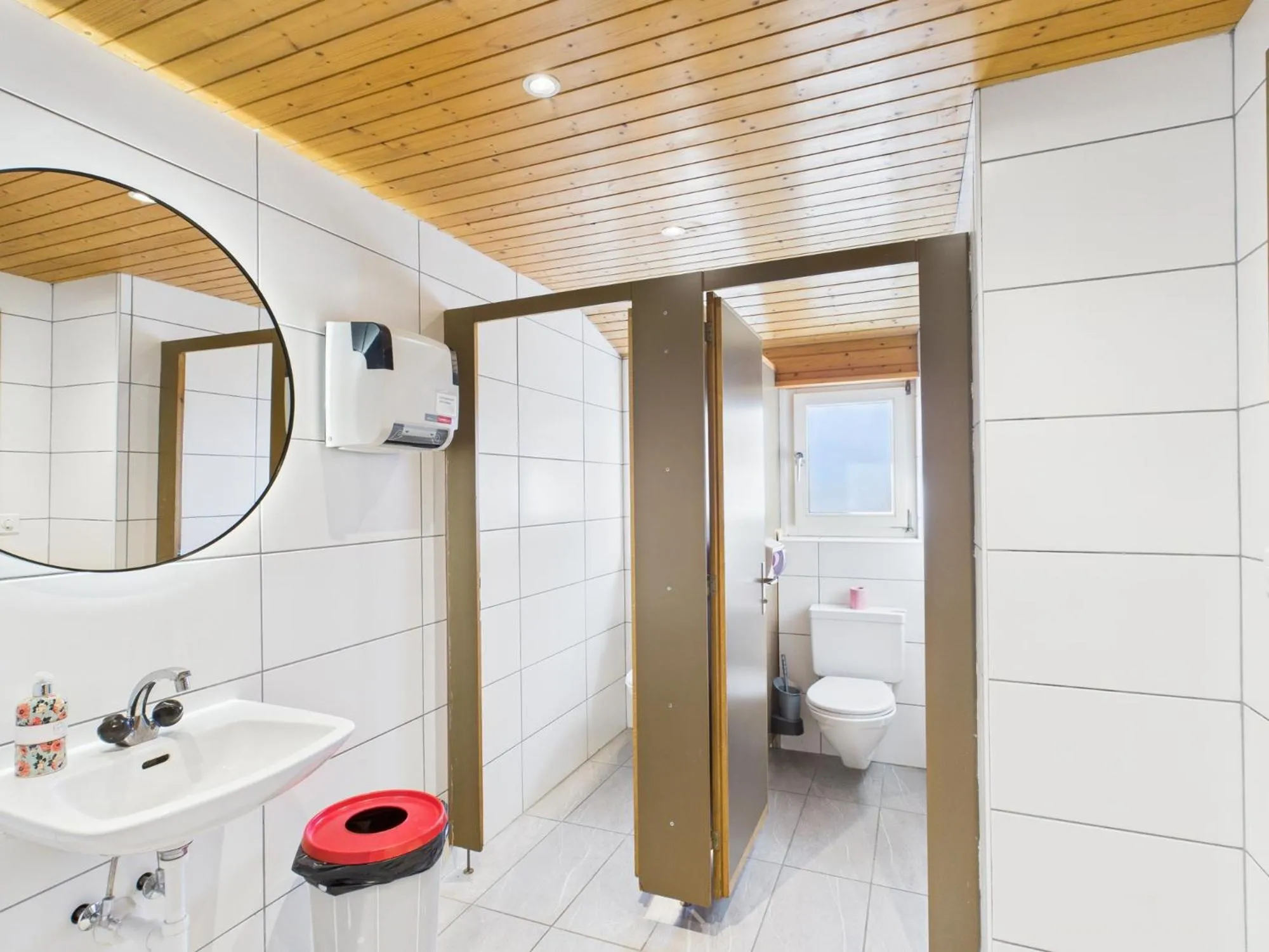 Toilet in Hotel Wildbach Brienz