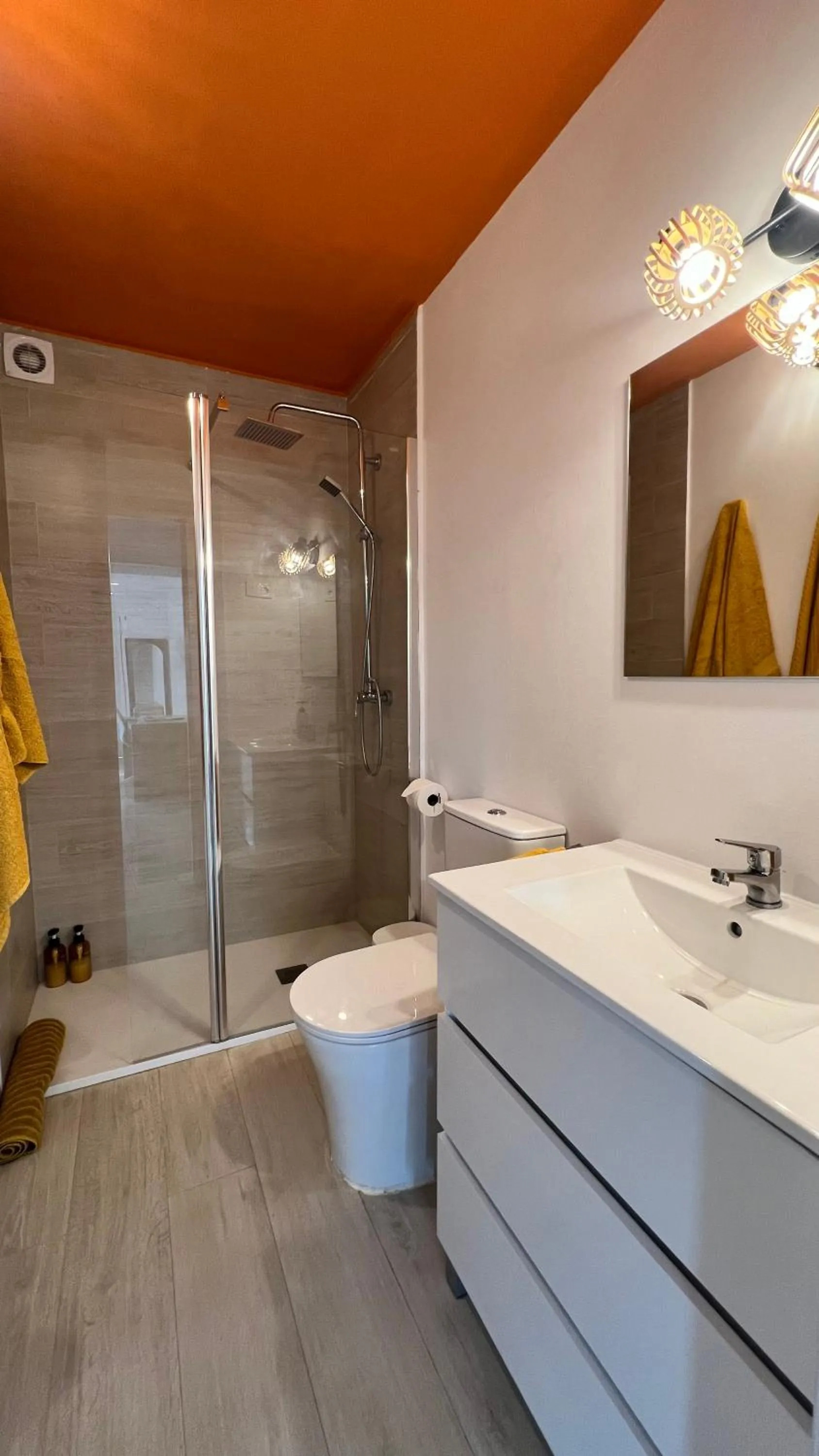 Shower in Kiwidestiny Alicante