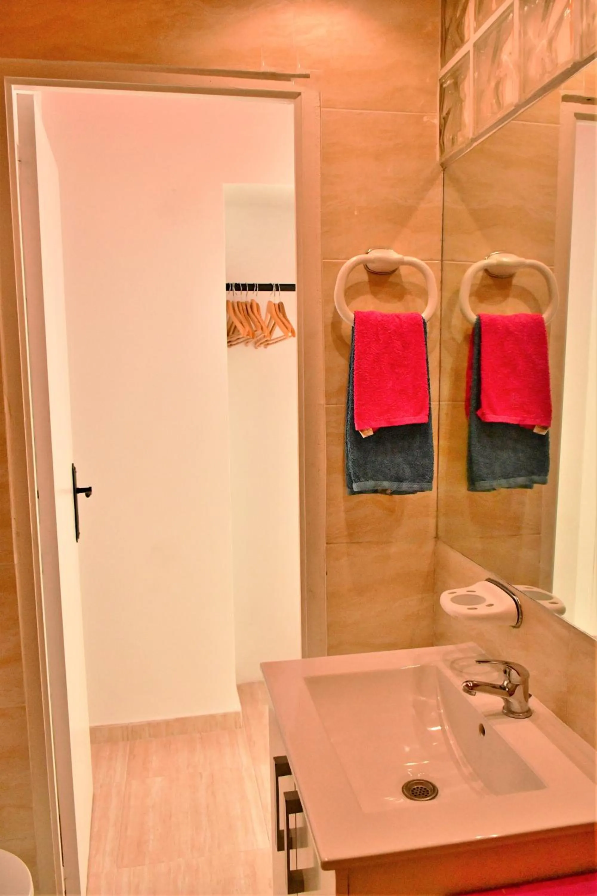 Shower in Kiwidestiny Alicante