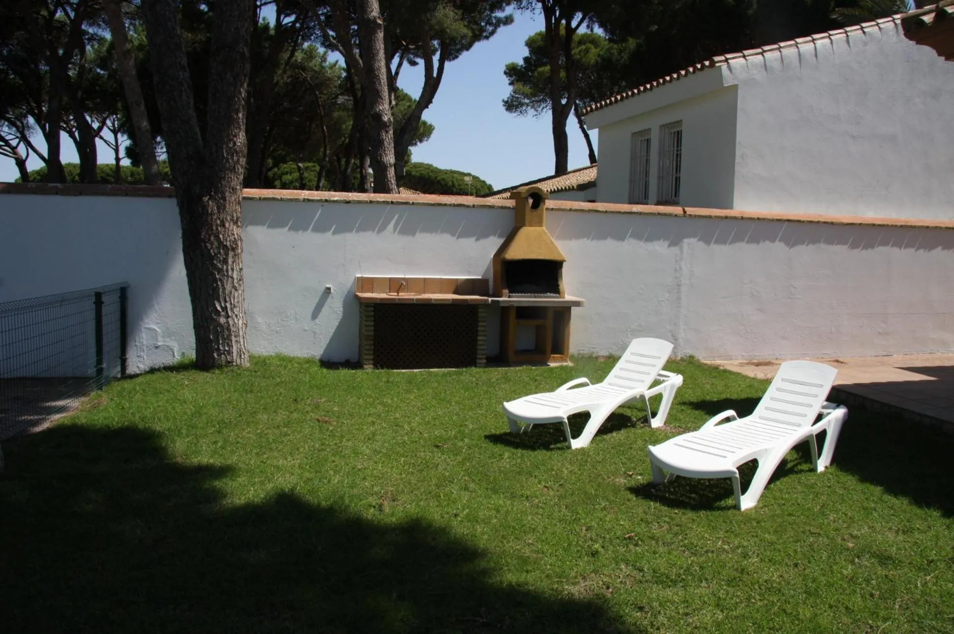 Moderno y amplio chalet, con piscina privada
