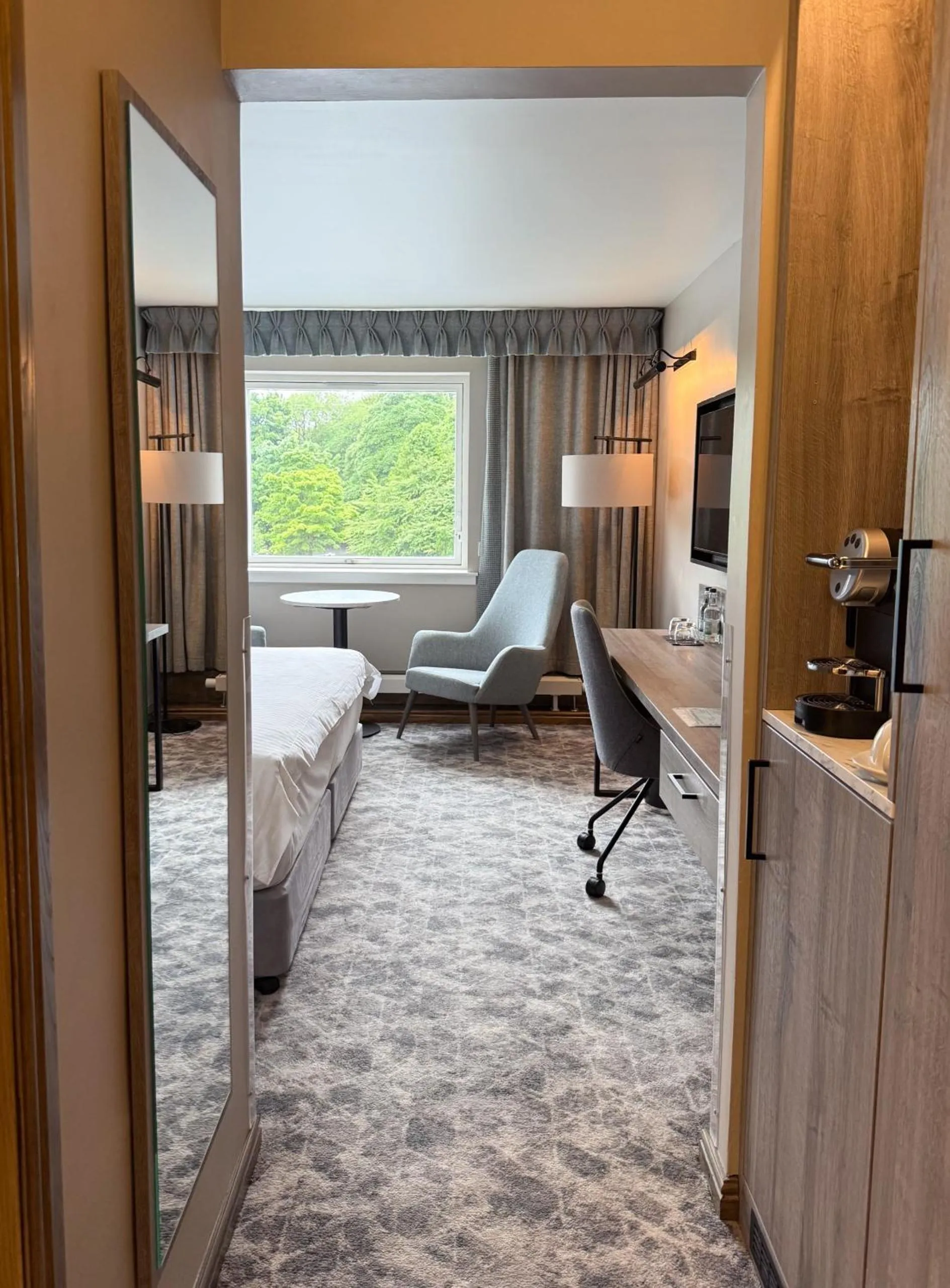 Photo of the whole room, Bed in Cabarfeidh Hotel