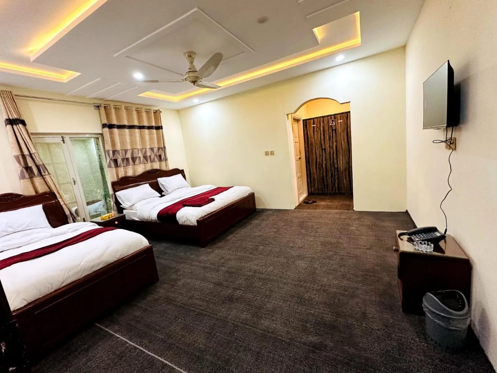 Communal lounge/ TV room, Bed in Desert One Hotel Skardu