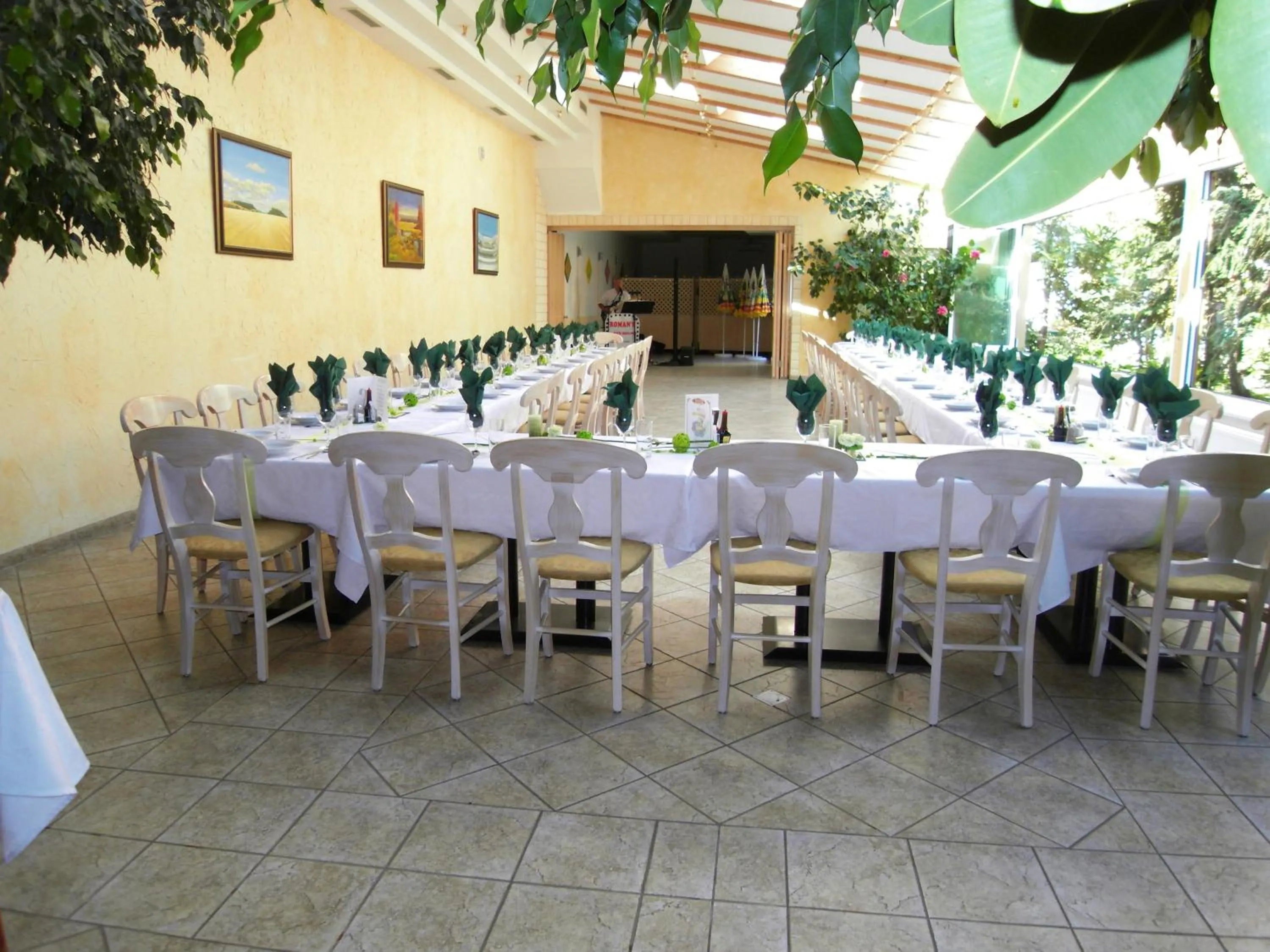 Restaurant/places to eat in Weinhotel Kirchenwirt