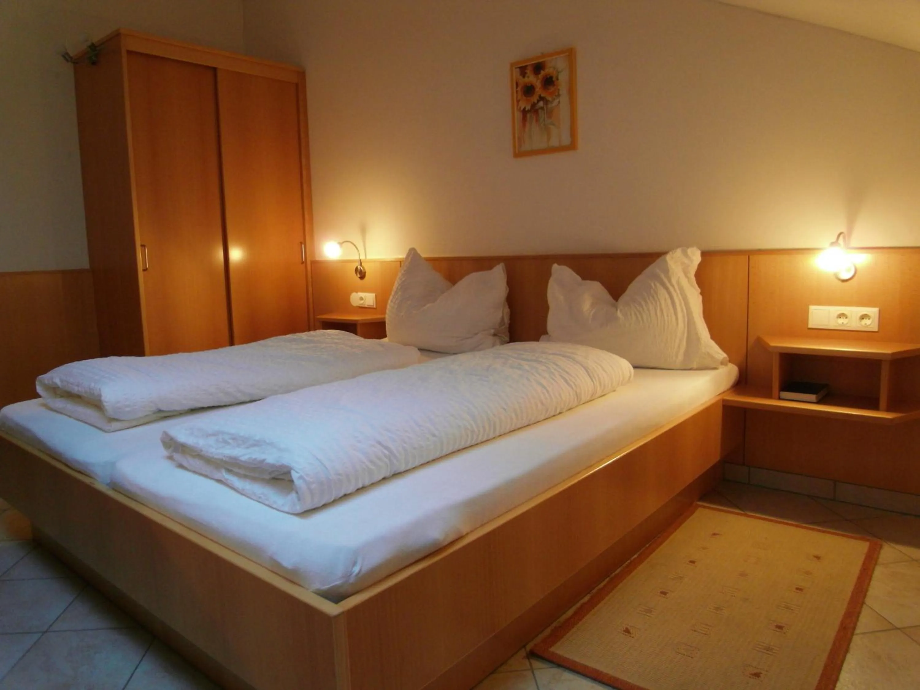 Bed in Weinhotel Kirchenwirt