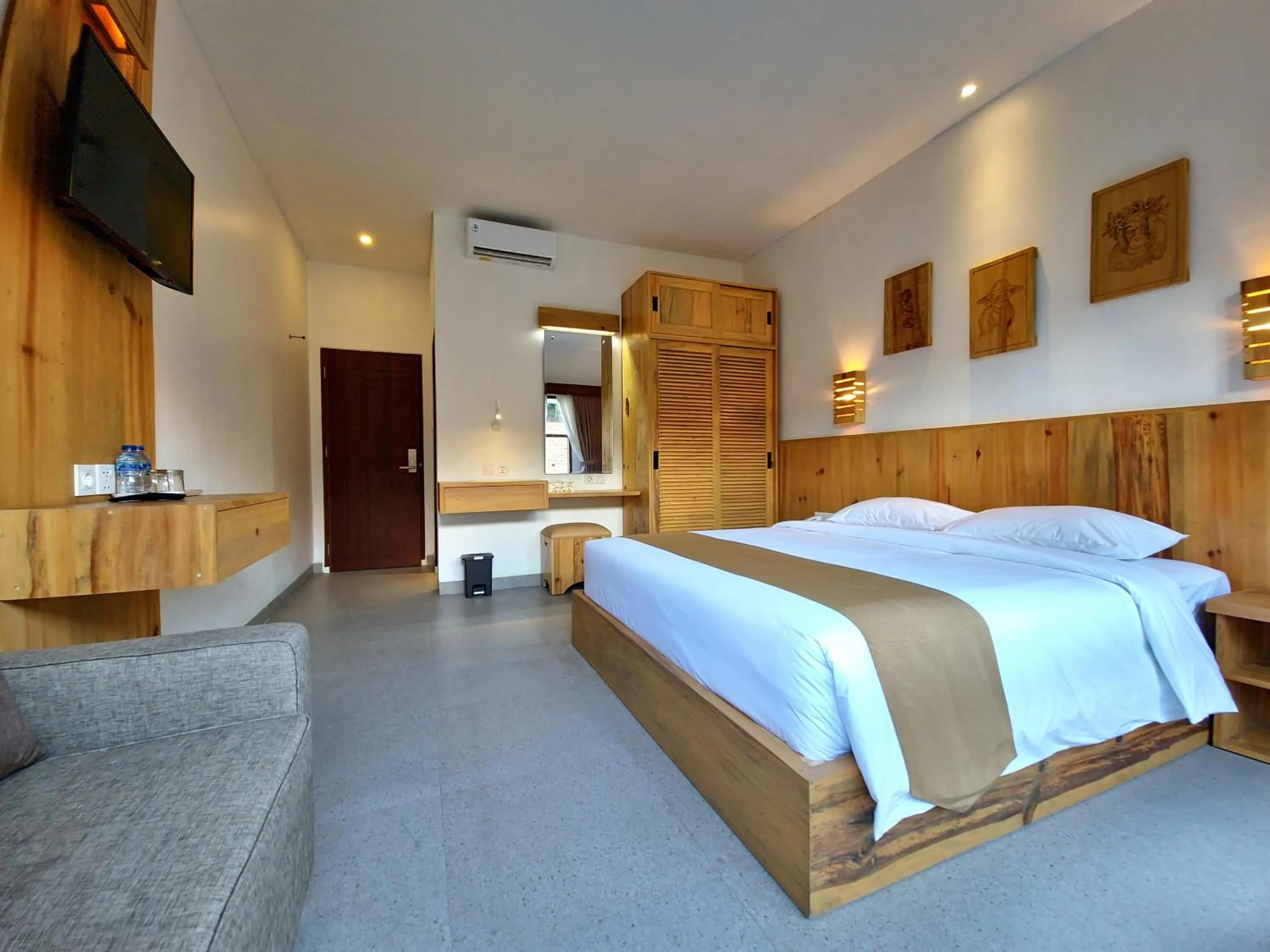 TV and multimedia, Bed in Kamandaka