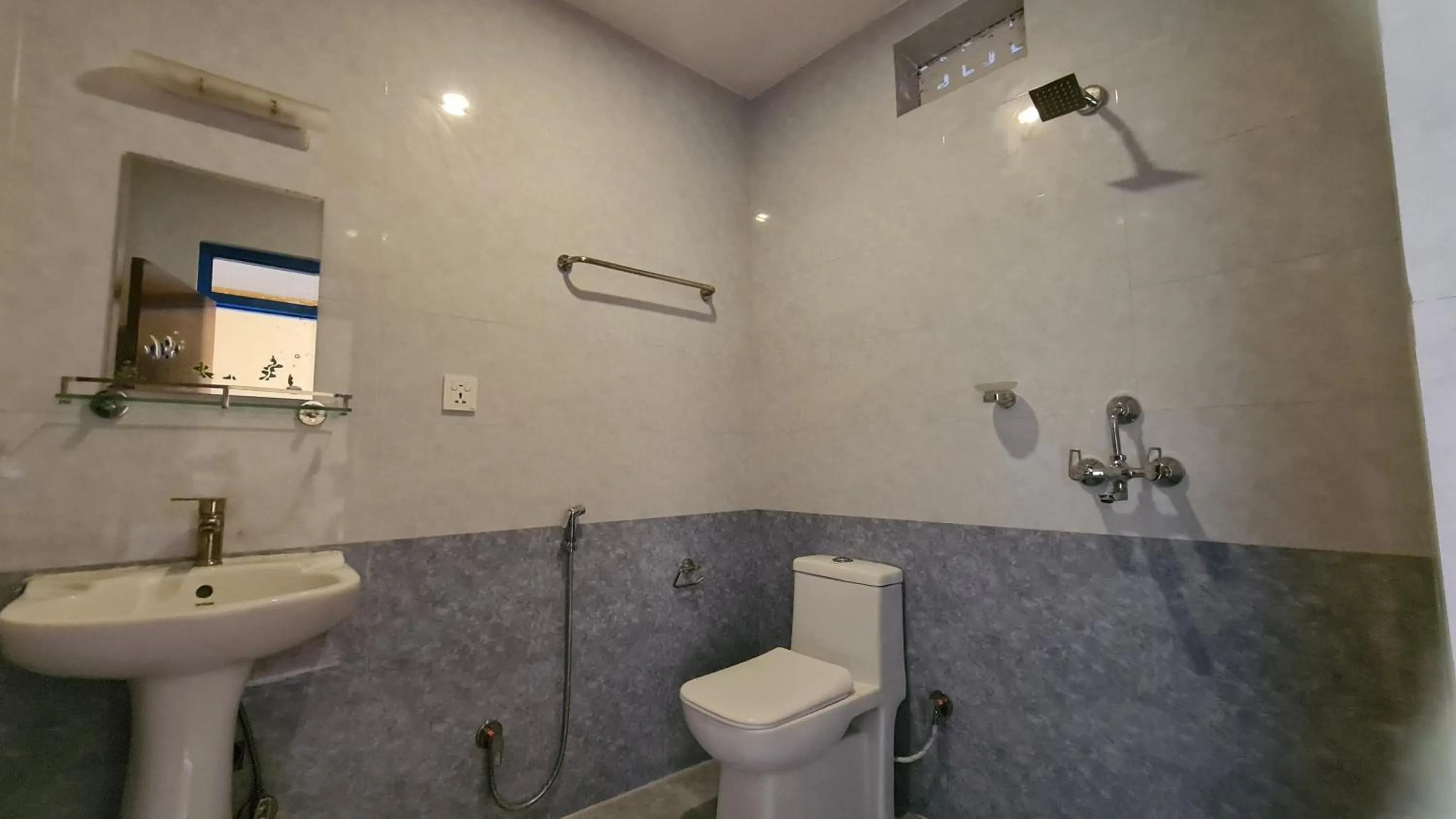 Bathroom in Temple Town Inn