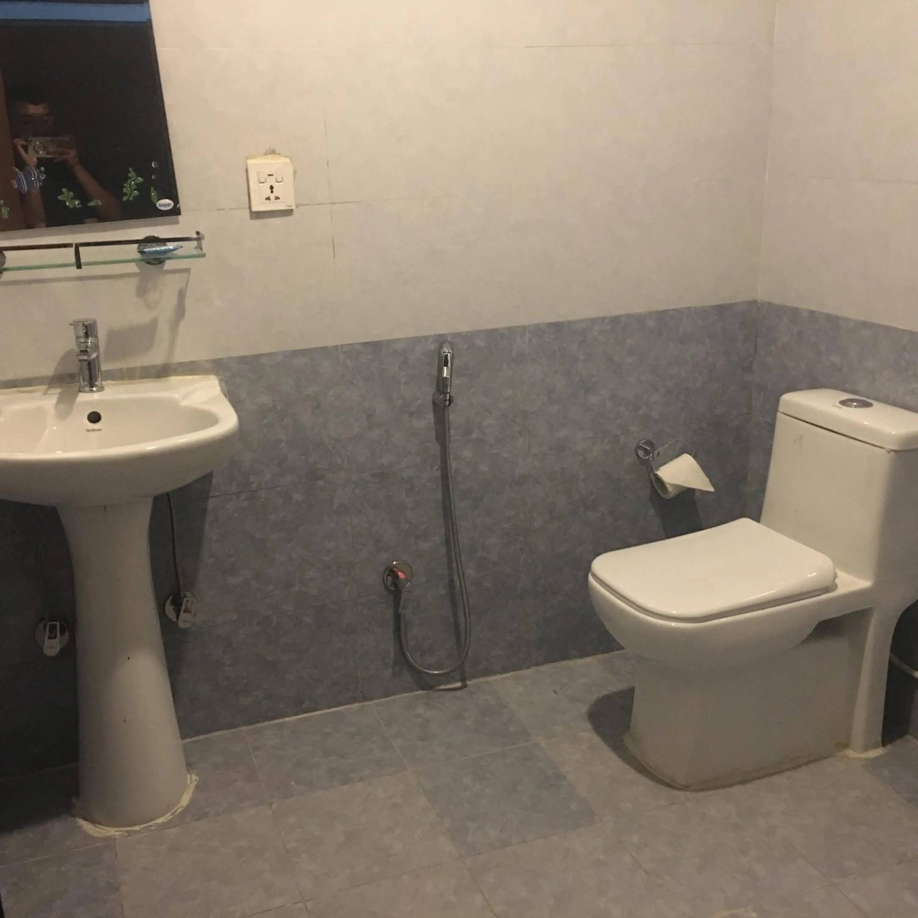 Toilet in Temple Town Inn