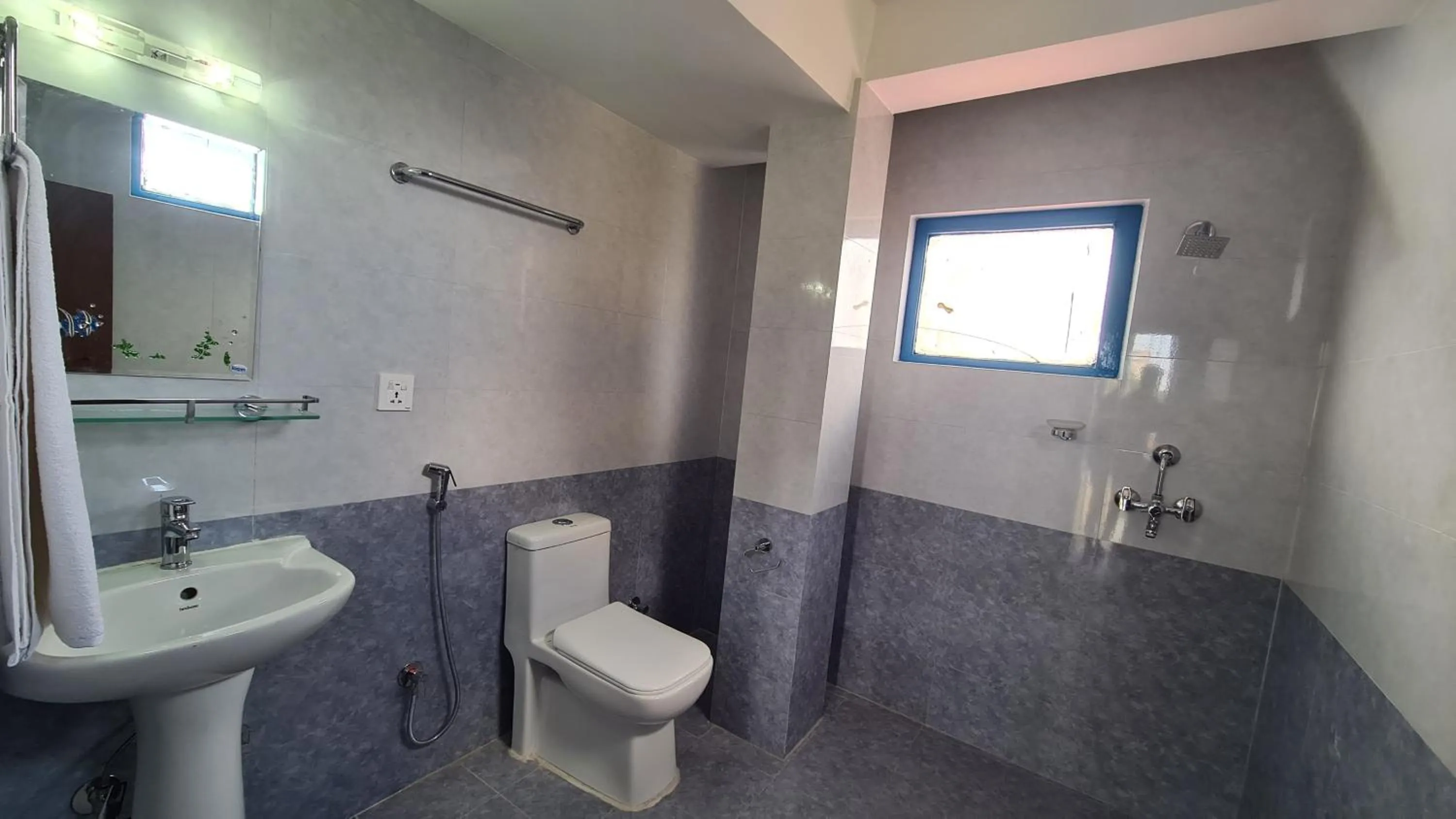 Shower in Temple Town Inn