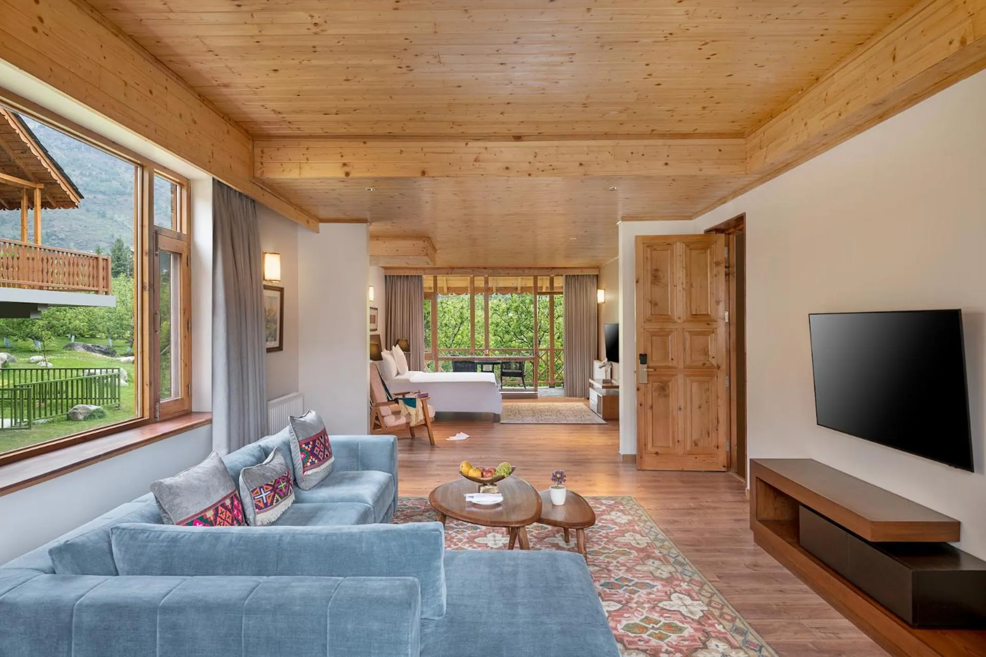 Living room, Bed in Welcomhotel By ITC Hotels, Hamsa Manali