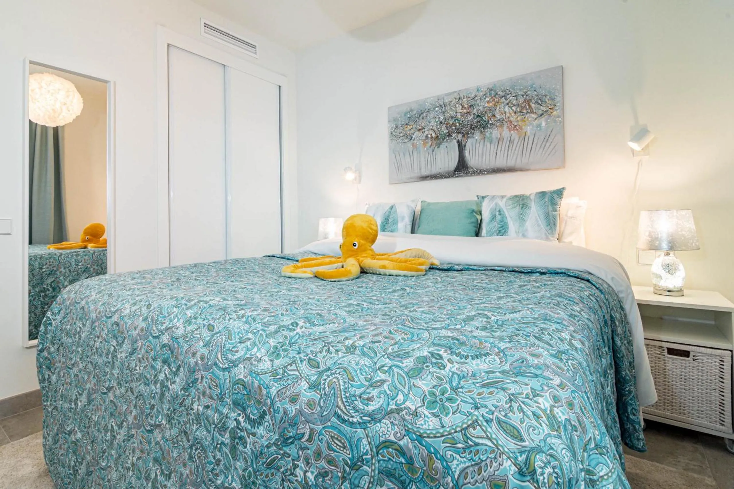 Bed in INF26H- Comfortable and spacious city apartment