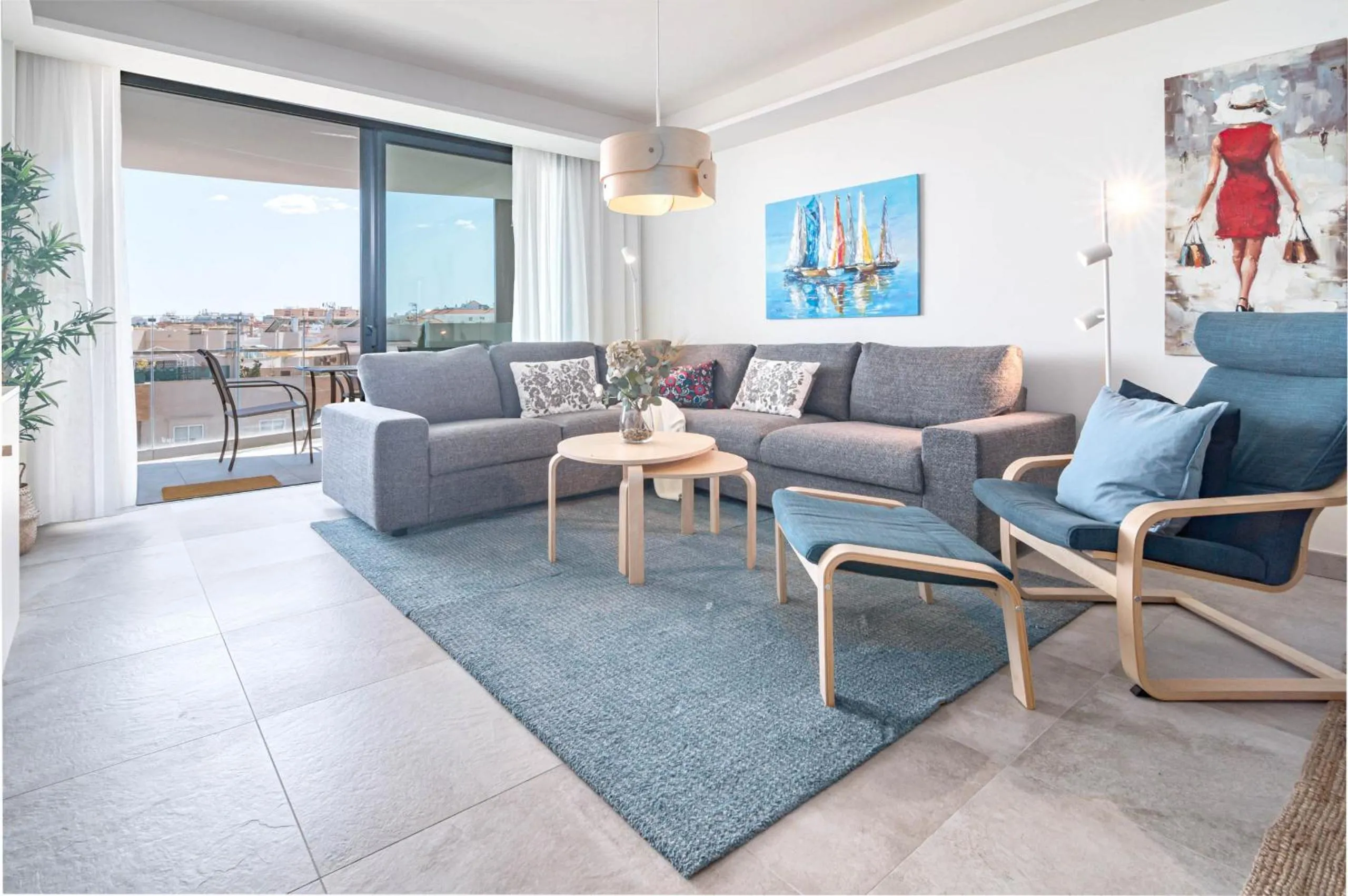 Communal lounge/ TV room in INF26H- Comfortable and spacious city apartment