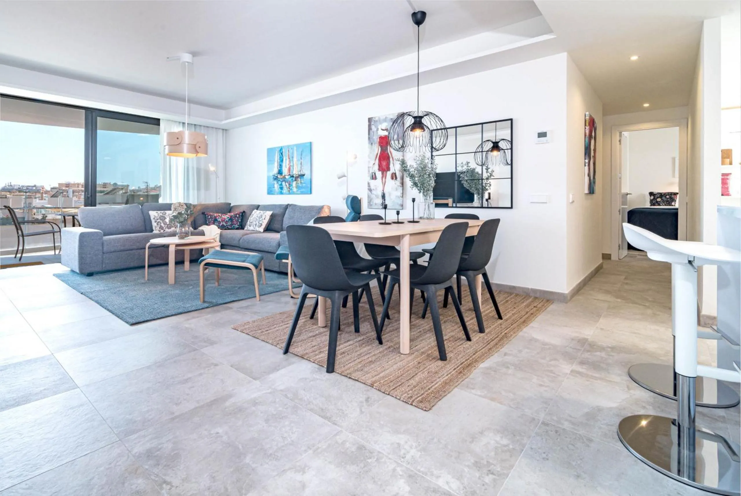 Communal lounge/ TV room in INF26H- Comfortable and spacious city apartment
