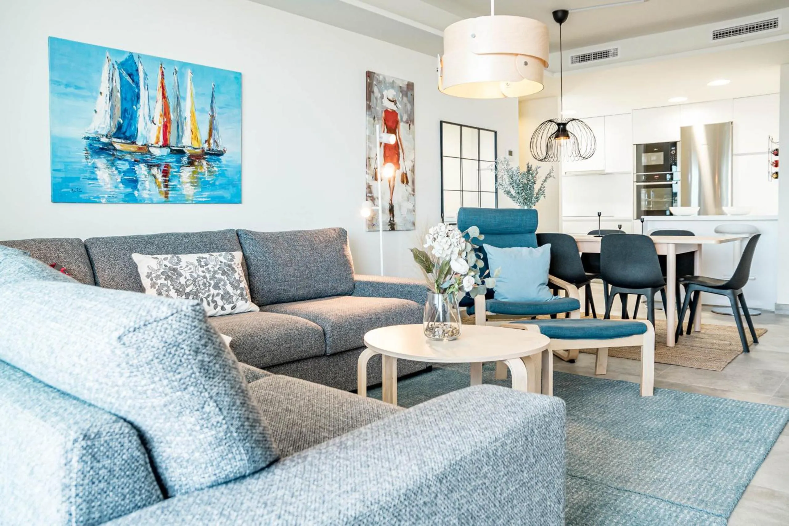 Communal lounge/ TV room in INF26H- Comfortable and spacious city apartment