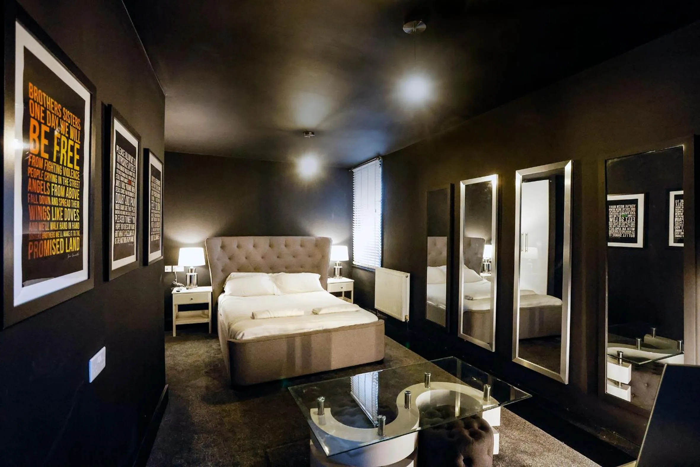 Bed in The Sea Lounge Accomodation