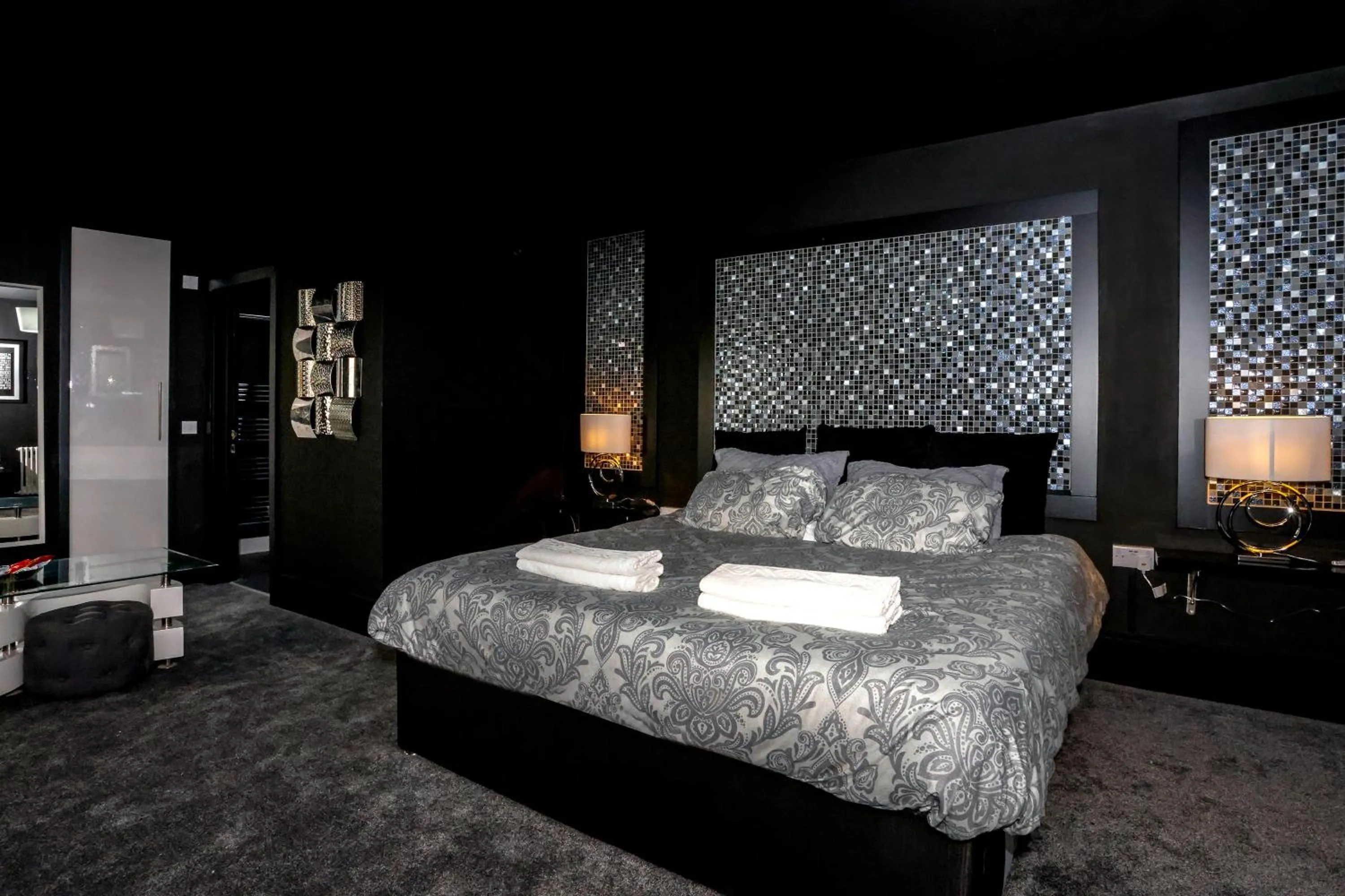 Bed in The Sea Lounge Accomodation