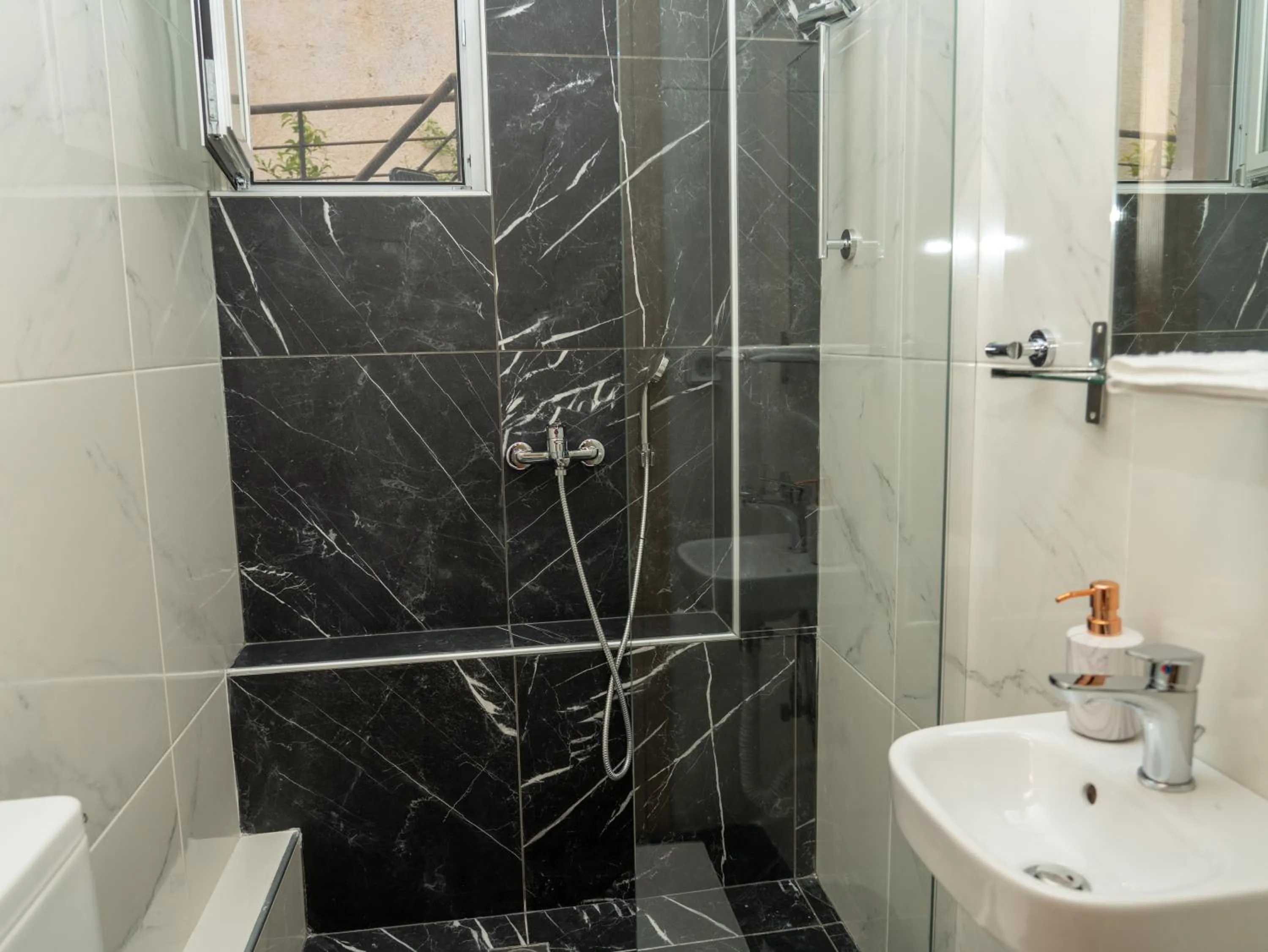 Bathroom in ALLAGIANNIS GROUP APARTMENTS