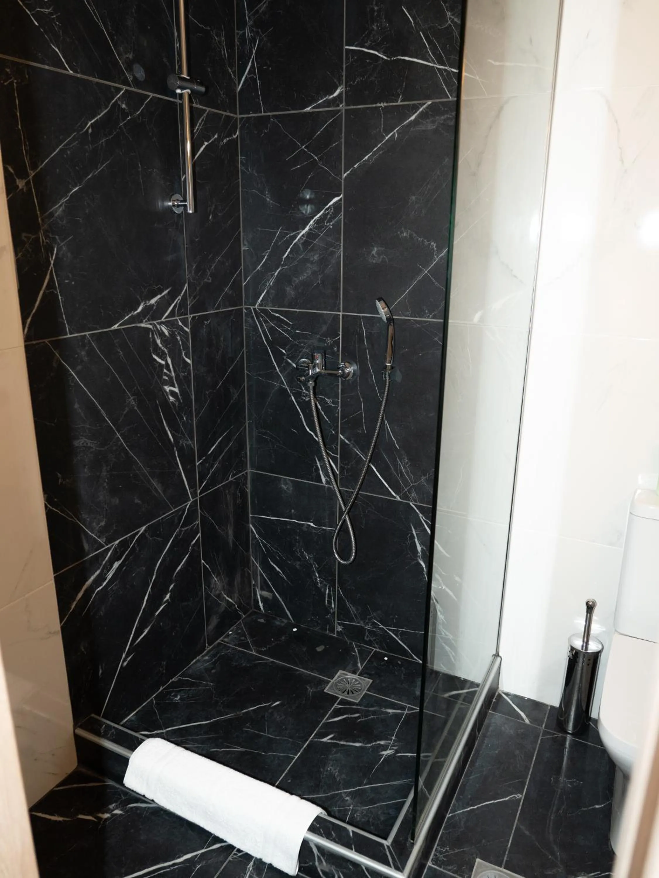 Bathroom in ALLAGIANNIS GROUP APARTMENTS