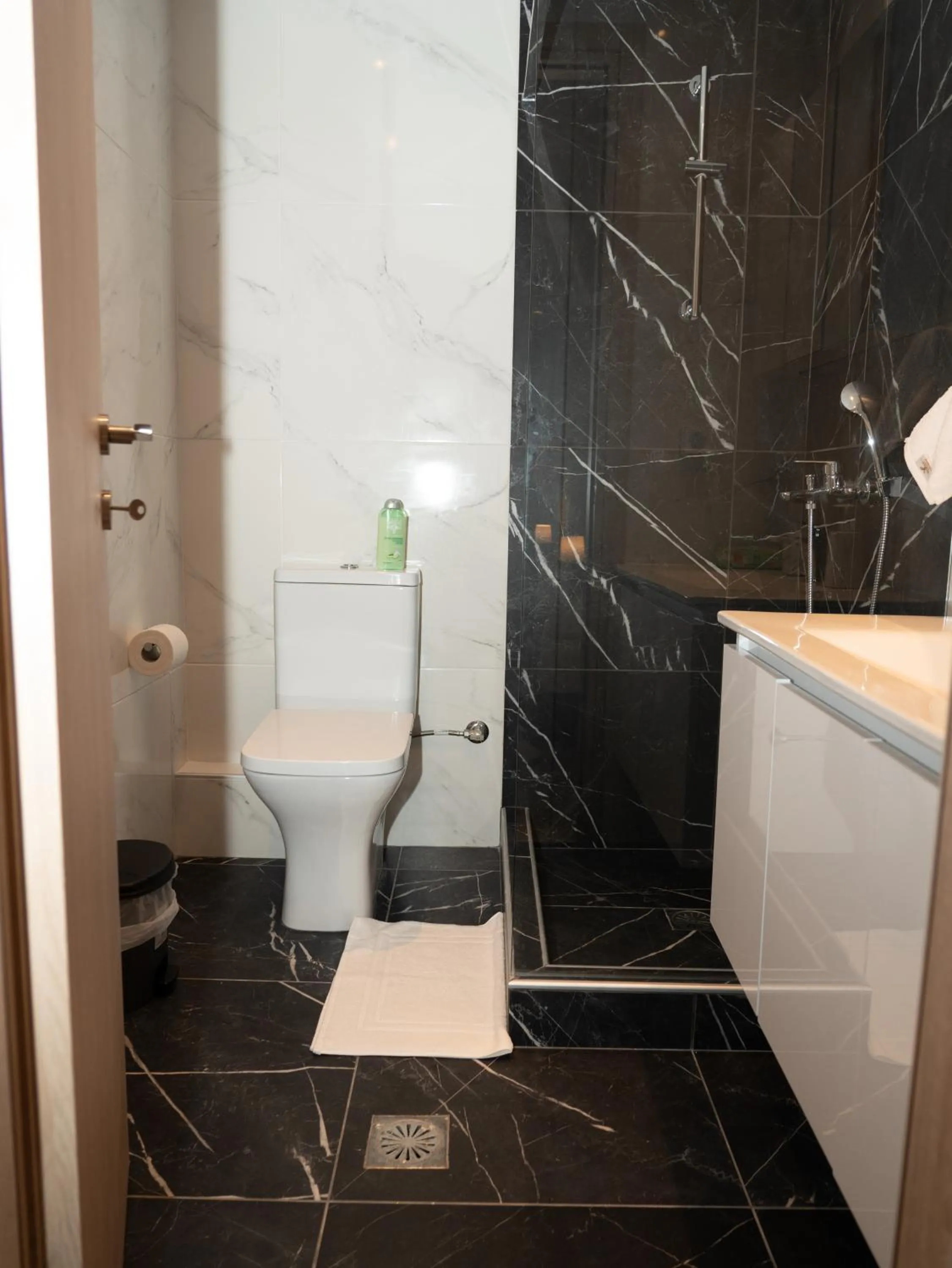 Bathroom in ALLAGIANNIS GROUP APARTMENTS