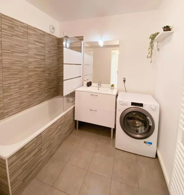 Bathroom in Suite Riviera - Vue Disneyland