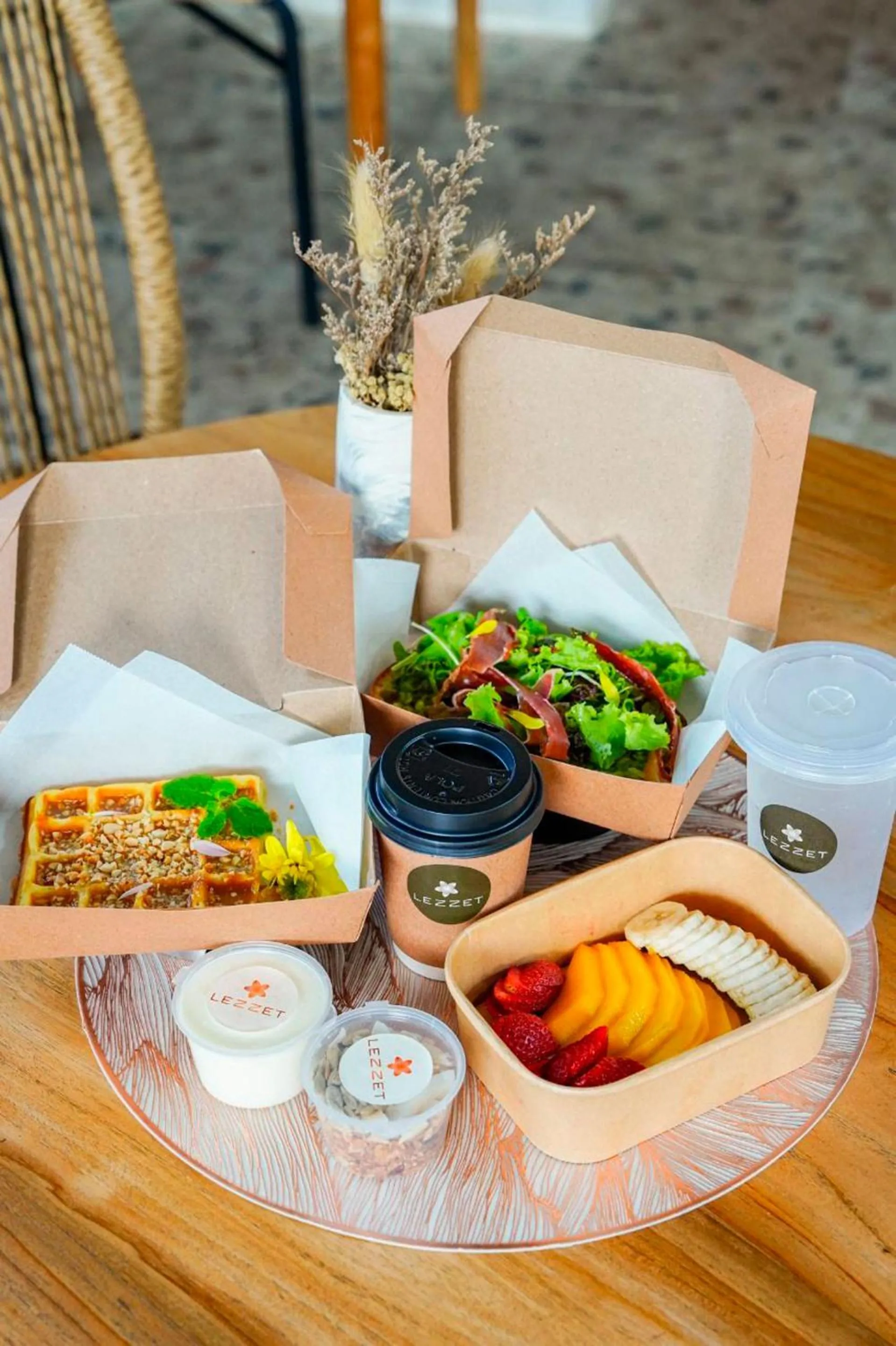 Breakfast in Tembaga Serenity Villa - Paradise with Pool and Garden