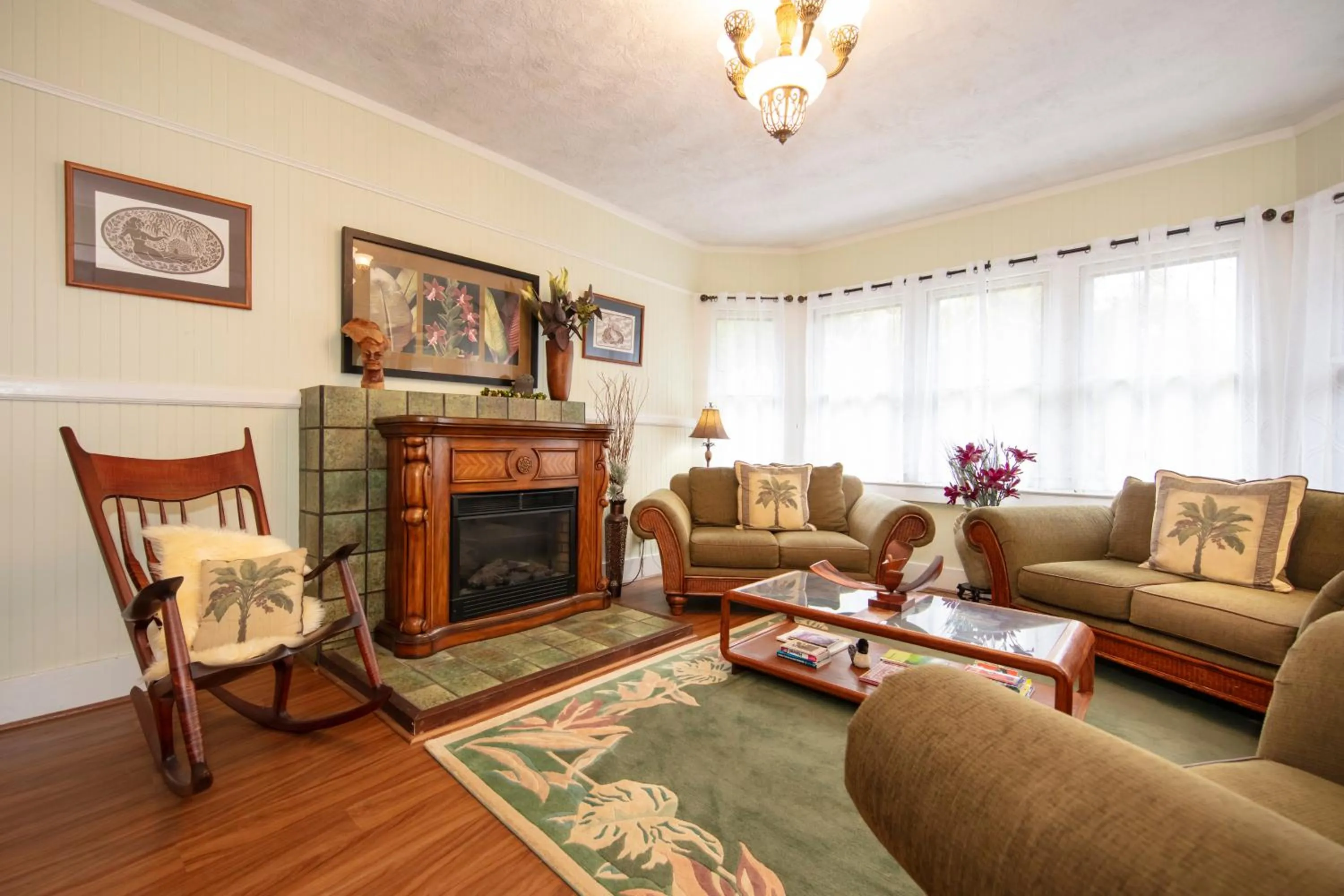 Living room in Aloha Junction Bed and Breakfast -Minutes away from Hawaii Volcanoes National Park
