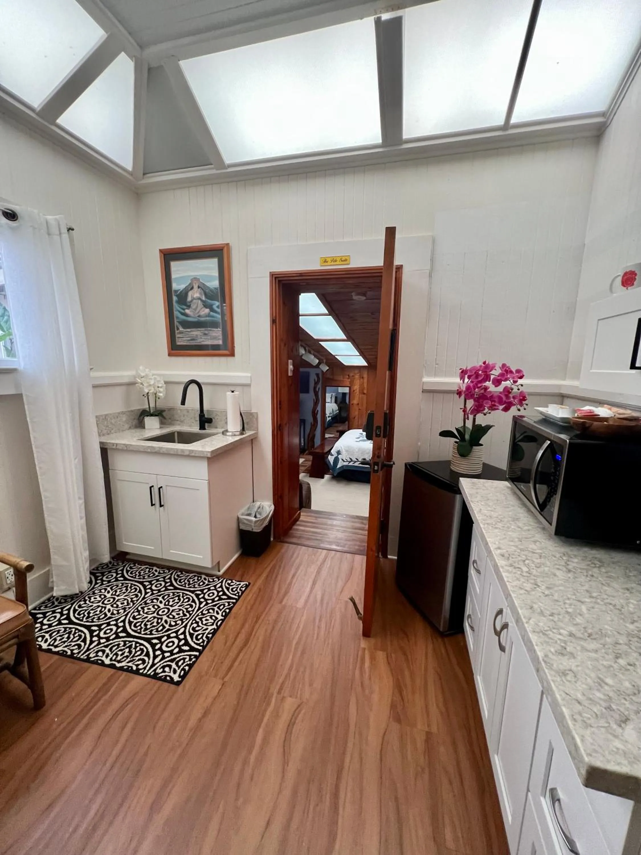 Coffee/tea facilities in Aloha Junction Bed and Breakfast -Minutes away from Hawaii Volcanoes National Park