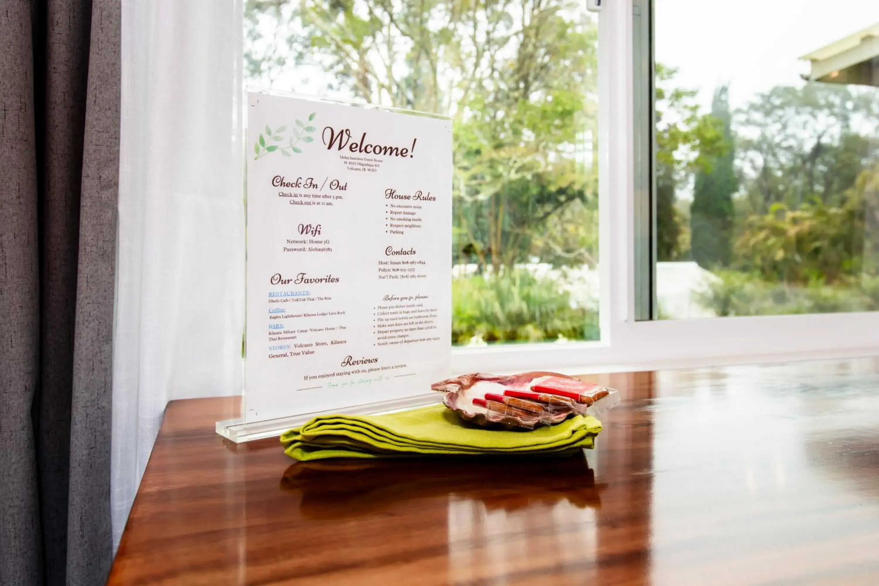 King Room with Private Entrance in Aloha Junction Bed and Breakfast -Minutes away from Hawaii Volcanoes National Park King Room with Private Entrance in Aloha Junction Bed and Breakfast -Minutes away from Hawaii Volcanoes National Park