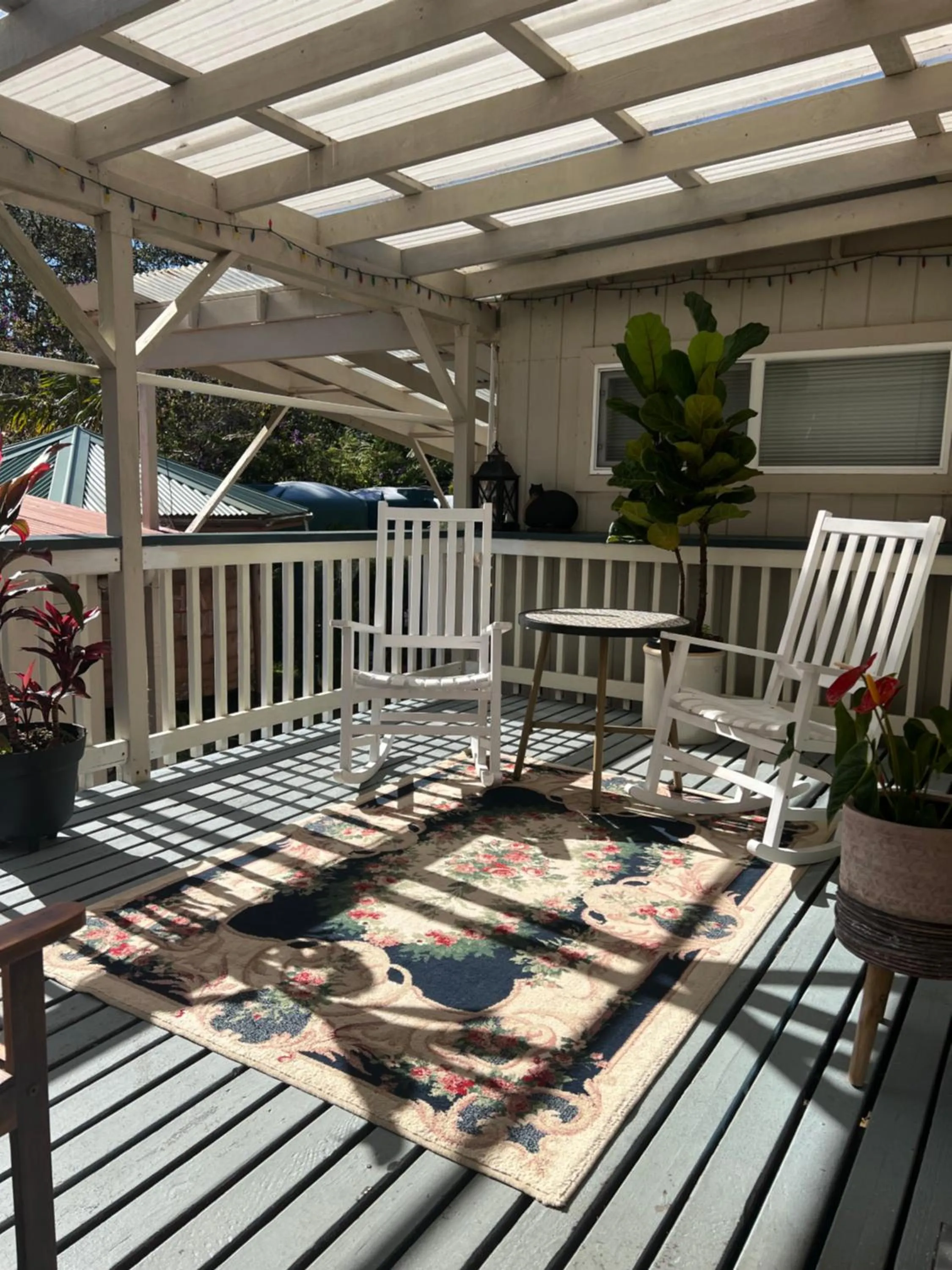 Patio in Aloha Junction Bed and Breakfast -Minutes away from Hawaii Volcanoes National Park