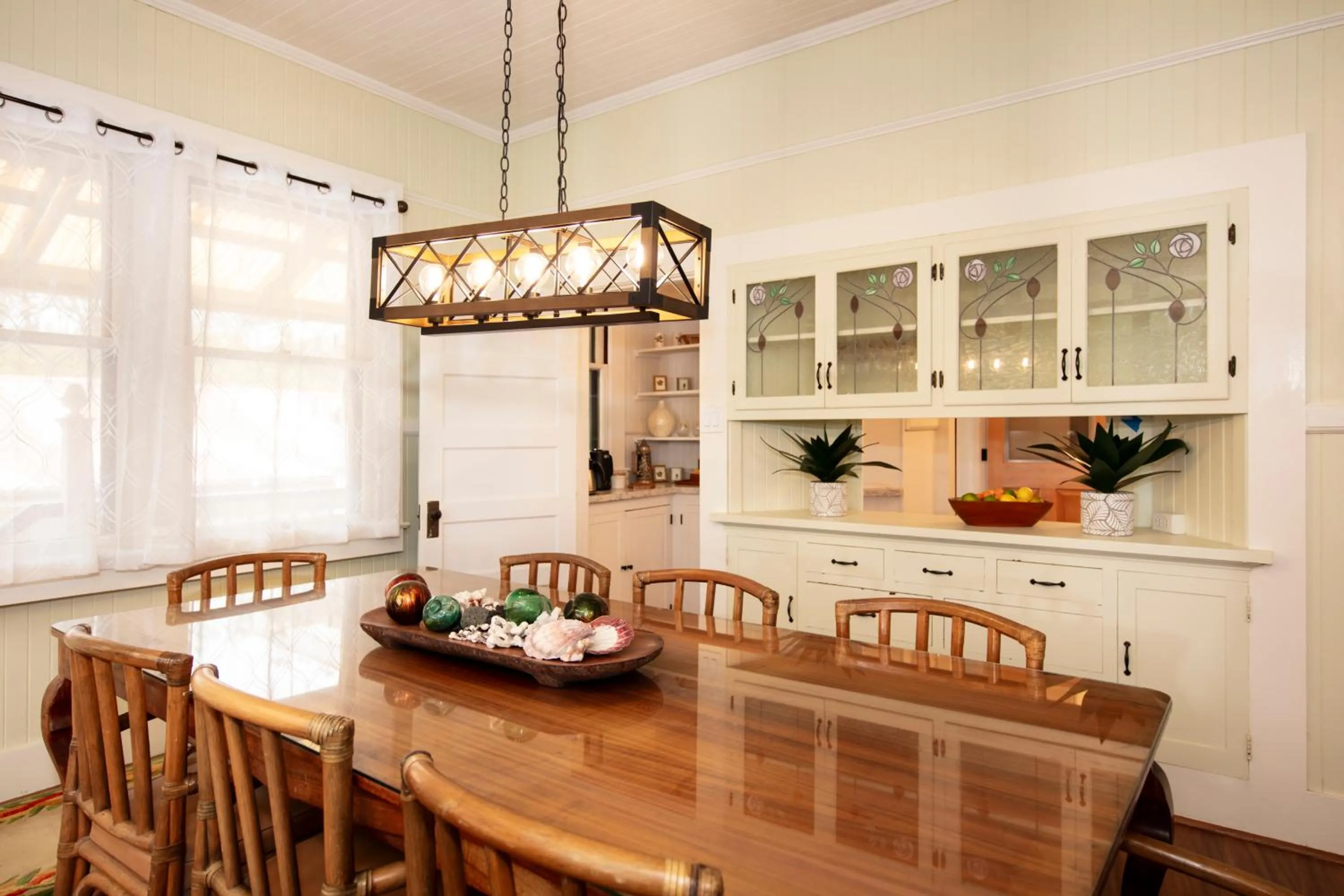 Dining area in Aloha Junction Bed and Breakfast -Minutes away from Hawaii Volcanoes National Park