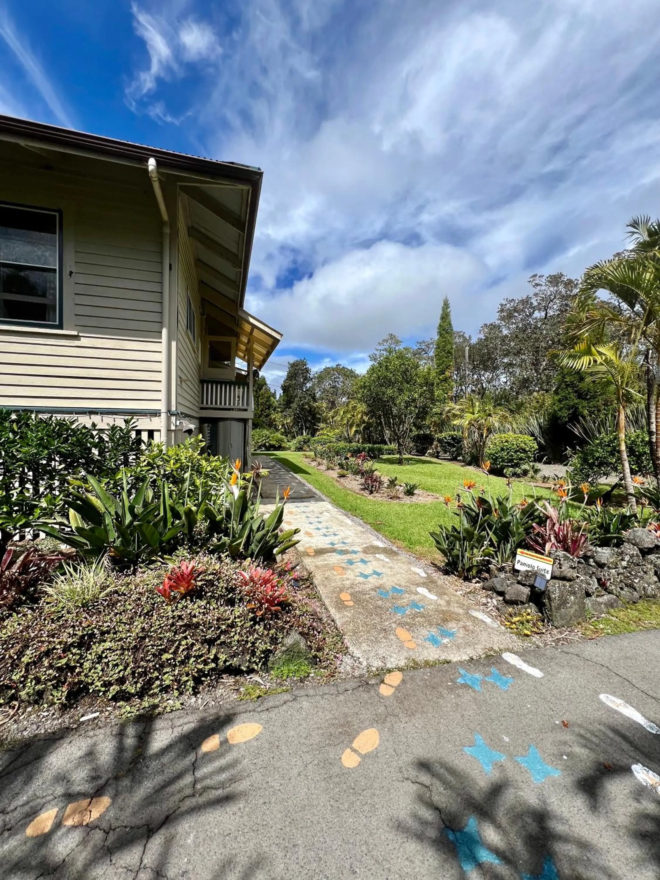 Aloha Junction Bed and Breakfast -Minutes away from Hawaii Volcanoes National Park