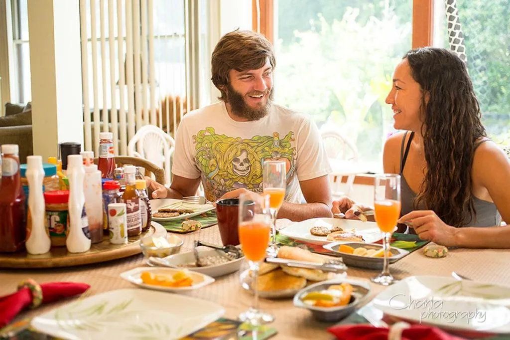 Dining area in Aloha Junction Bed and Breakfast -Minutes away from Hawaii Volcanoes National Park