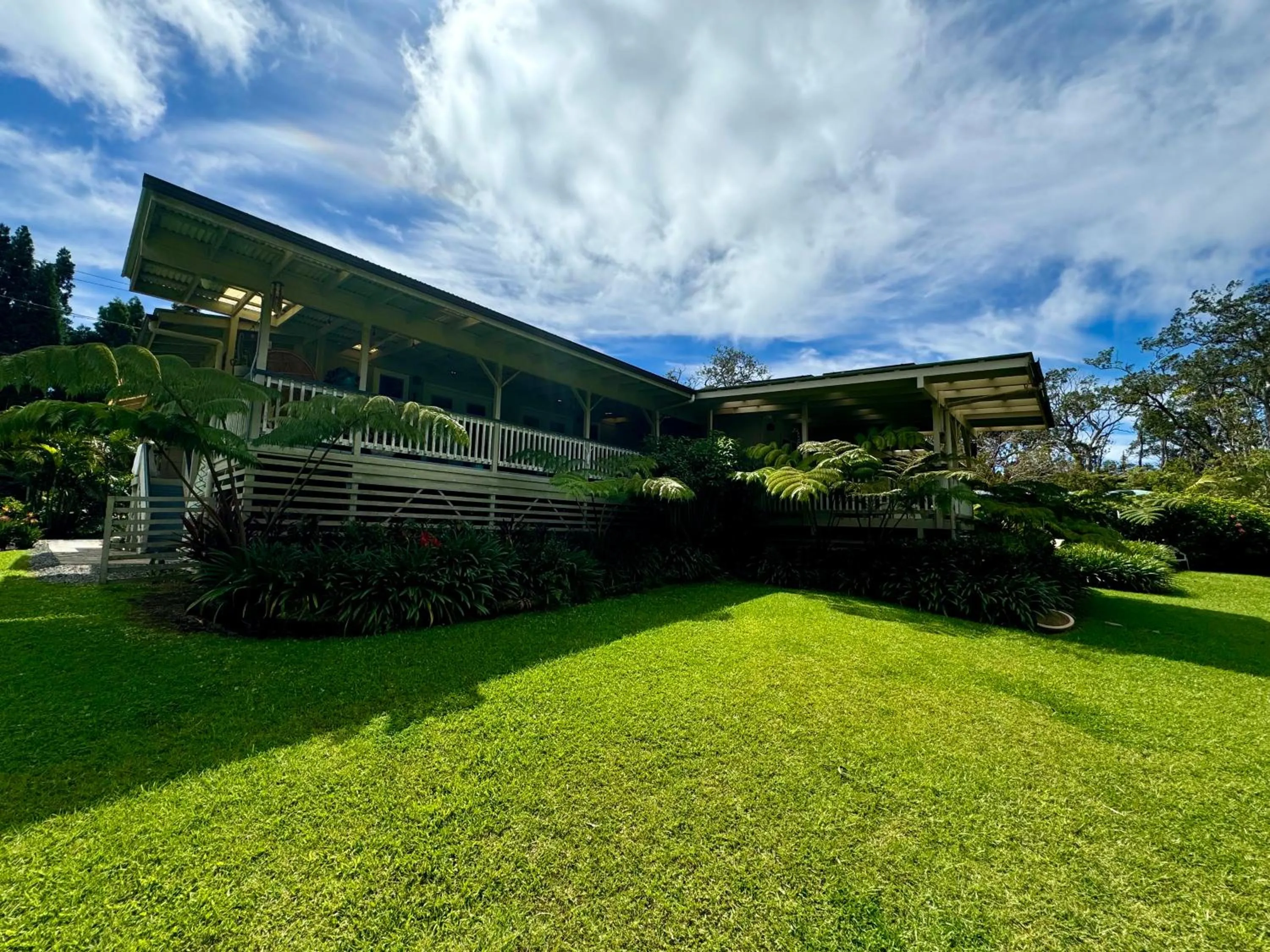 Aloha Junction Bed and Breakfast -Minutes away from Hawaii Volcanoes National Park