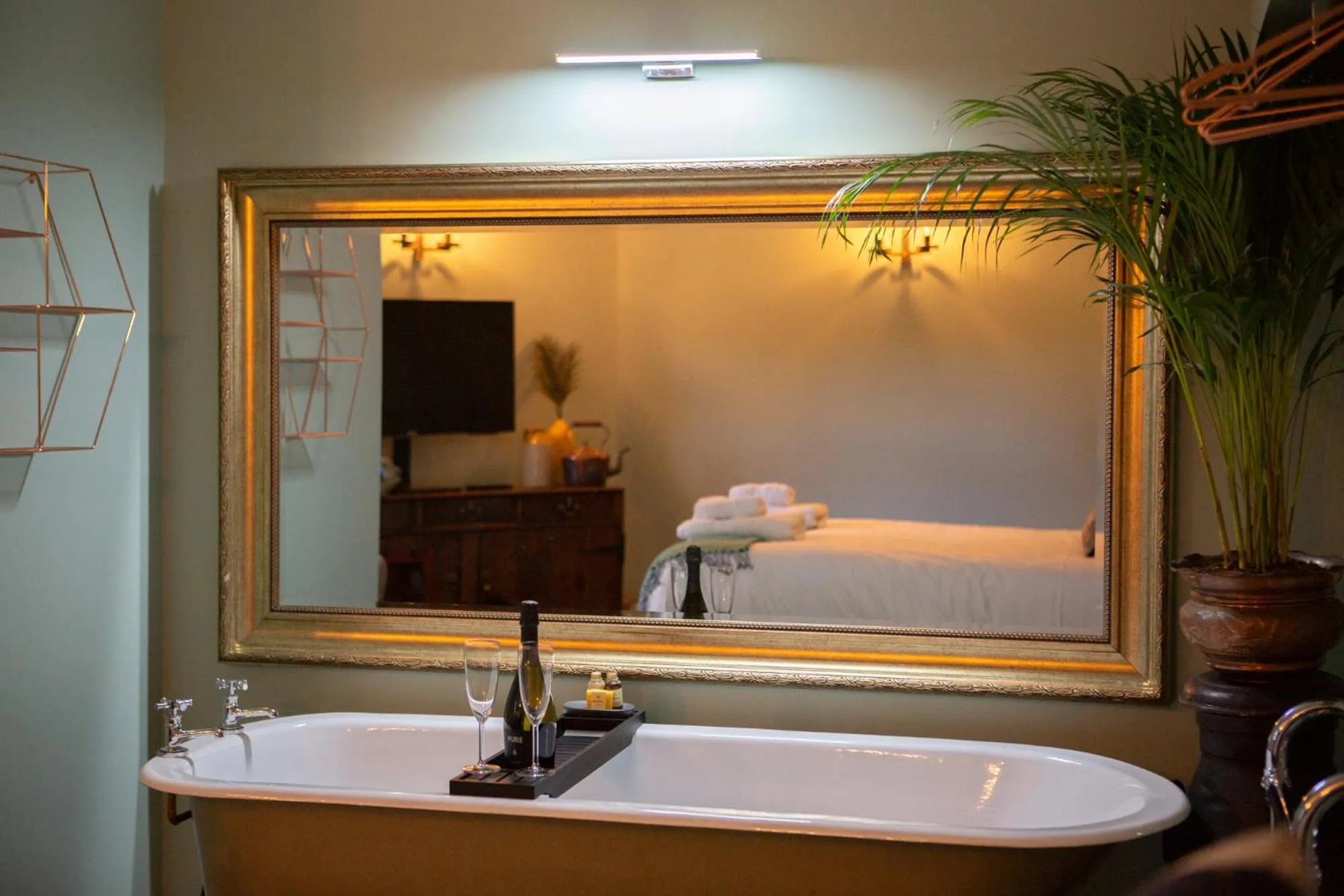 Bath, Bed in Haweswater Hotel