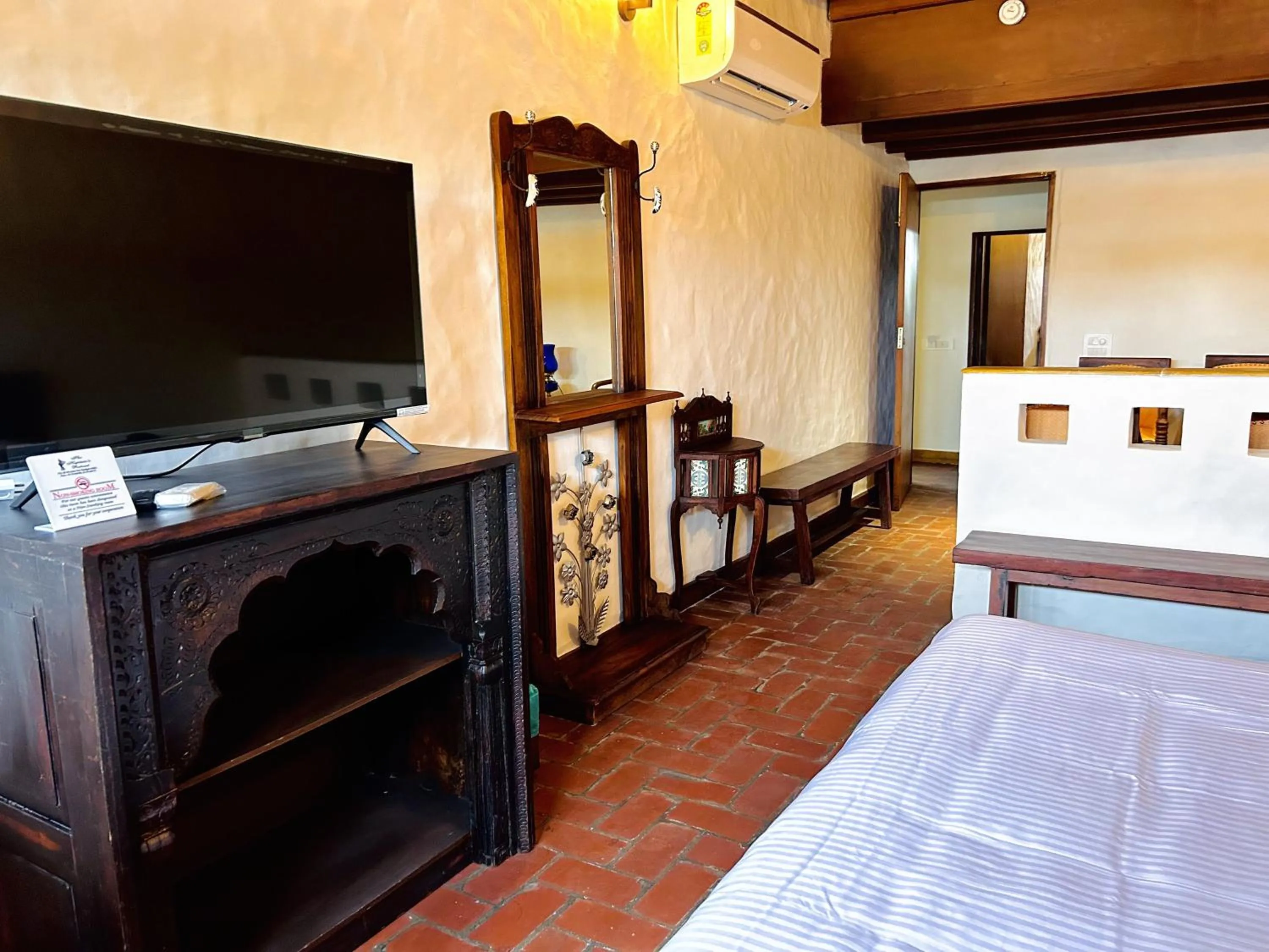 Bed in The Kaptain's Retreat