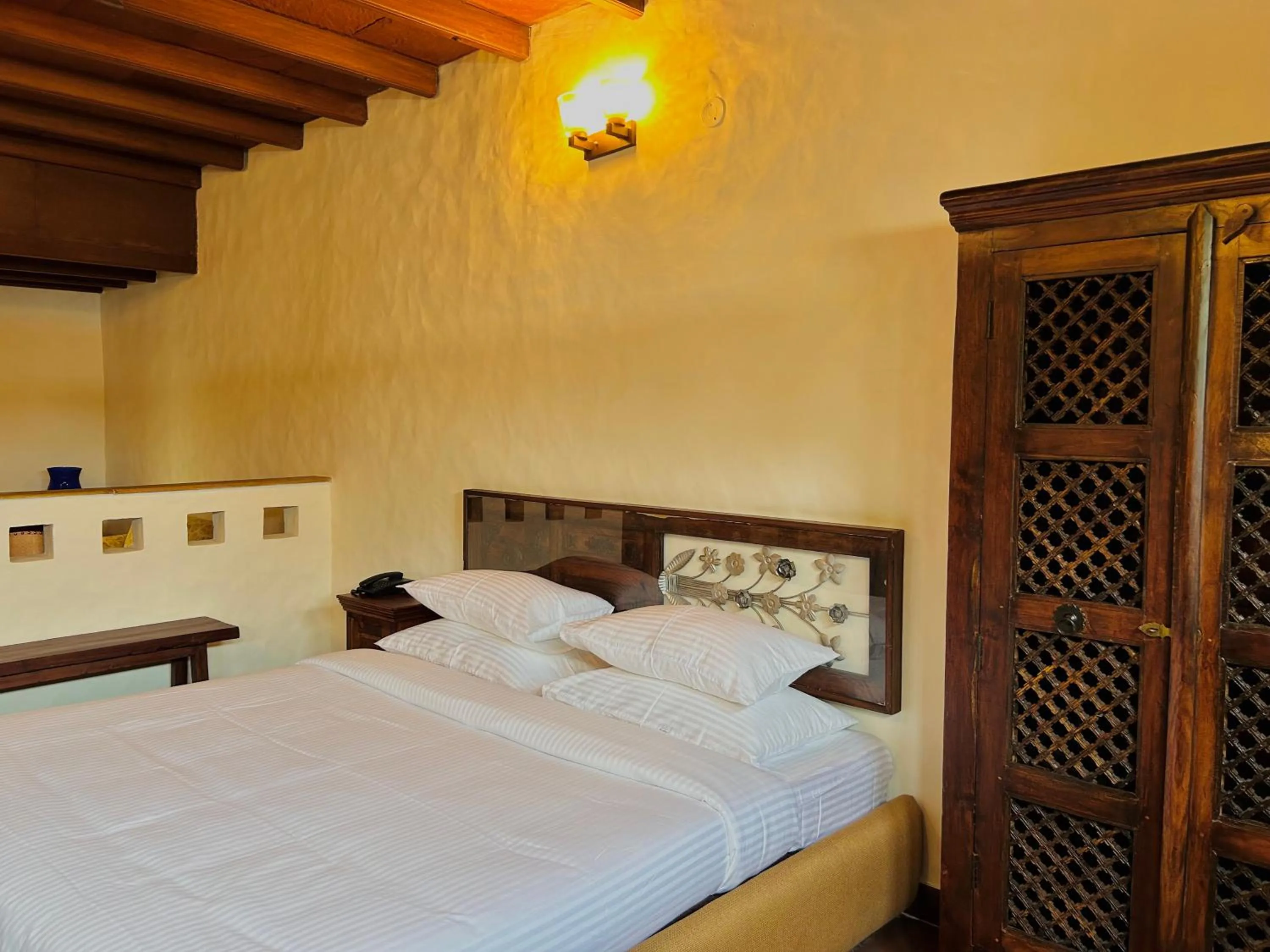 Bed in The Kaptain's Retreat