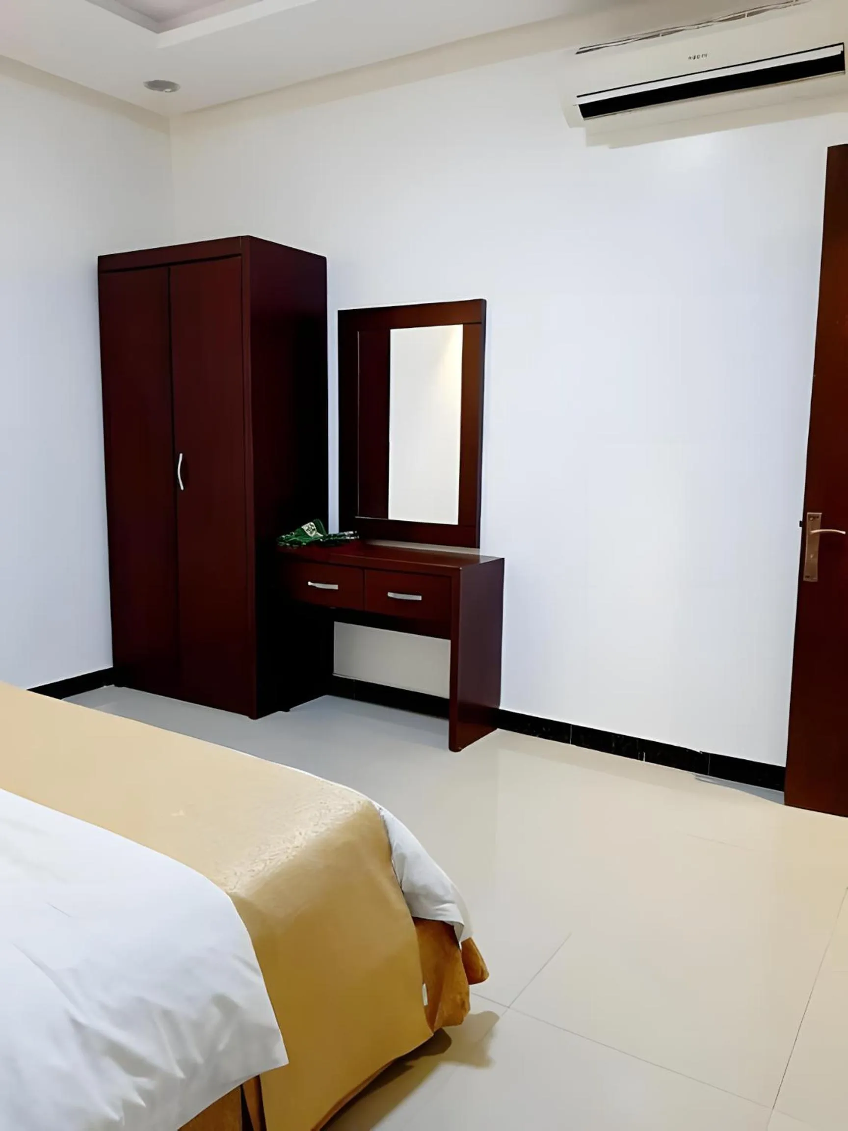 Bedroom, Bed in شقق أهلين ثلاثة للشقق المخدومة