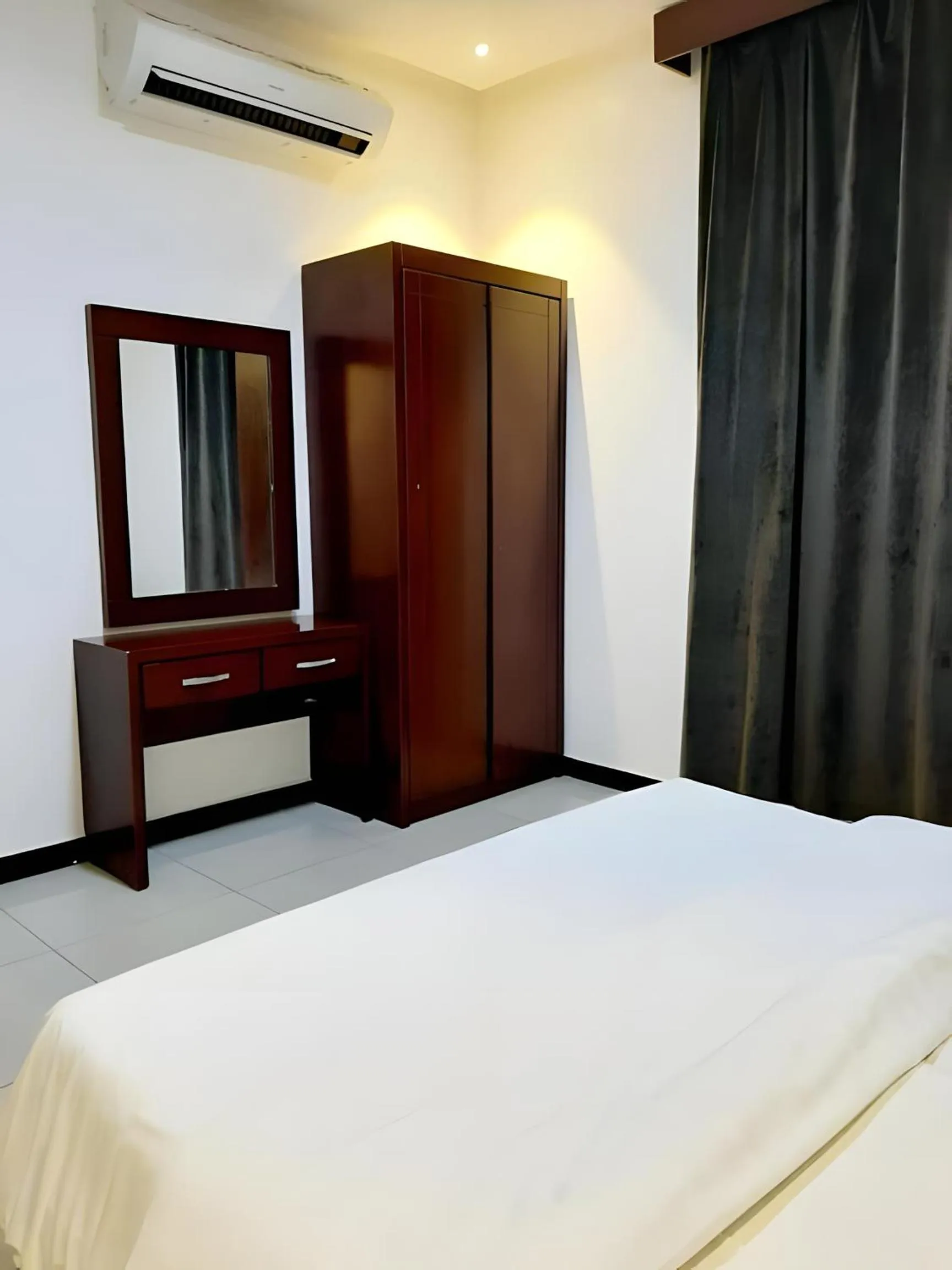 Bedroom, Bed in شقق أهلين ثلاثة للشقق المخدومة