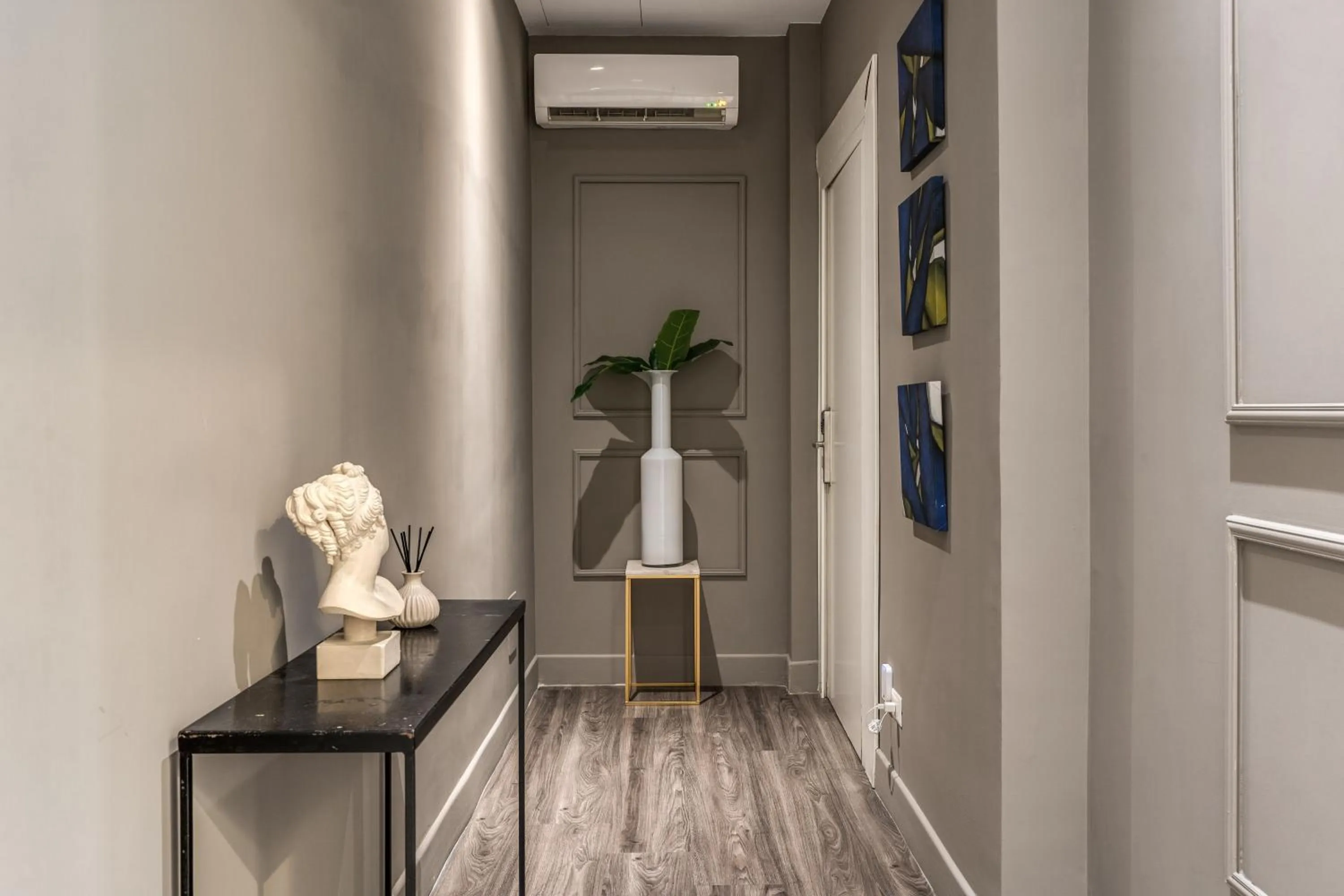 Decorative detail in Telier Tomacelli