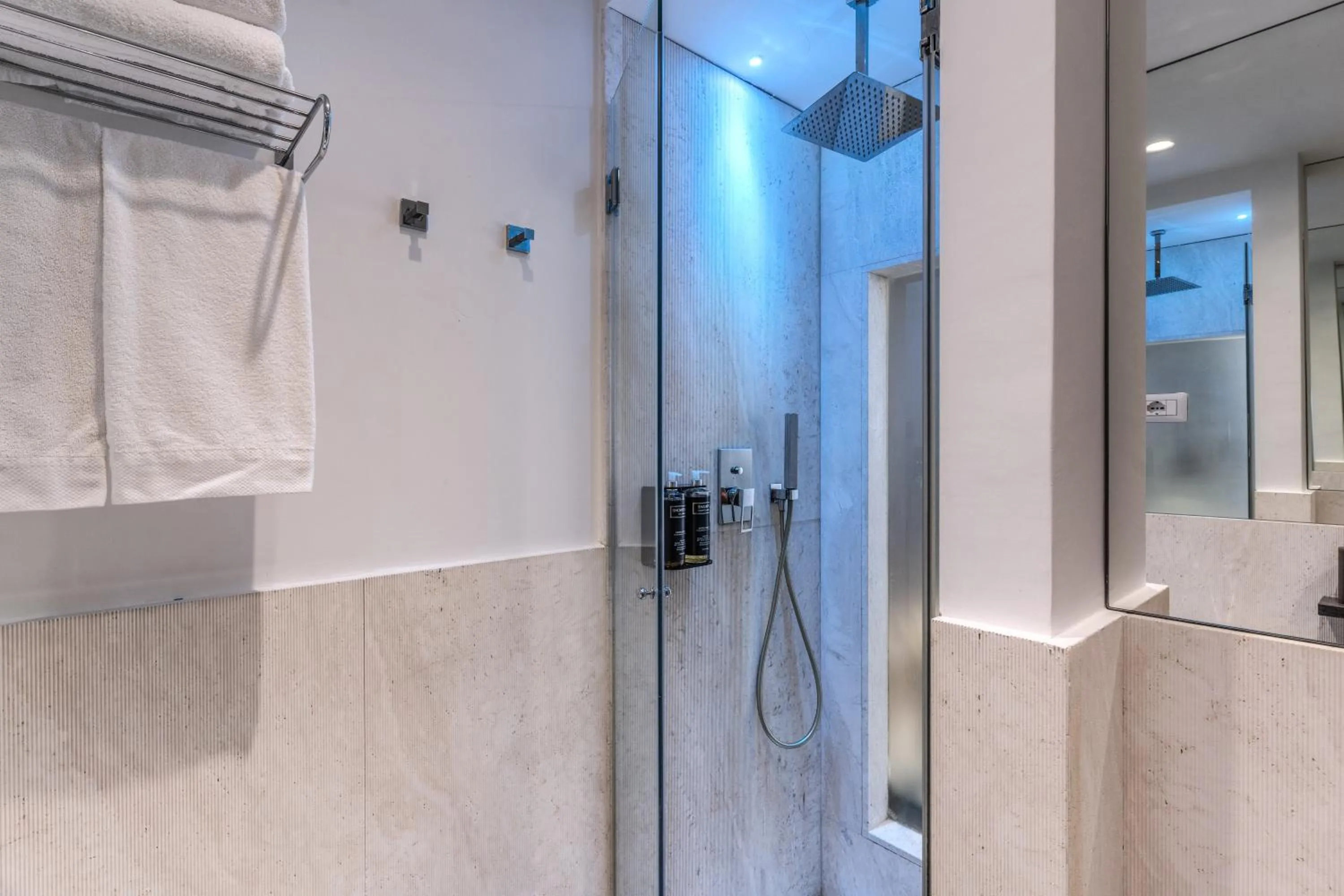 Shower in Telier Tomacelli