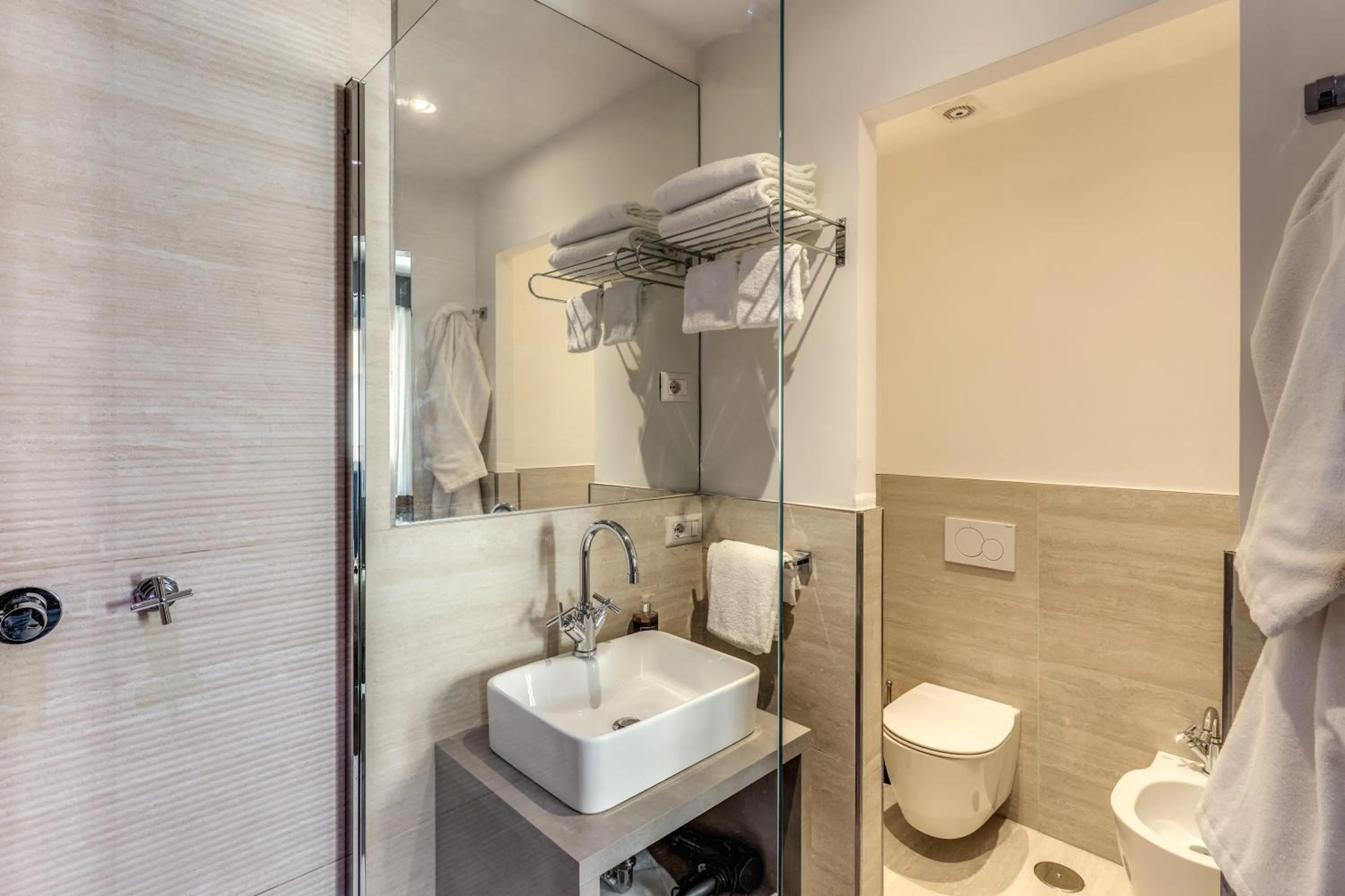 Shower in Telier Tomacelli