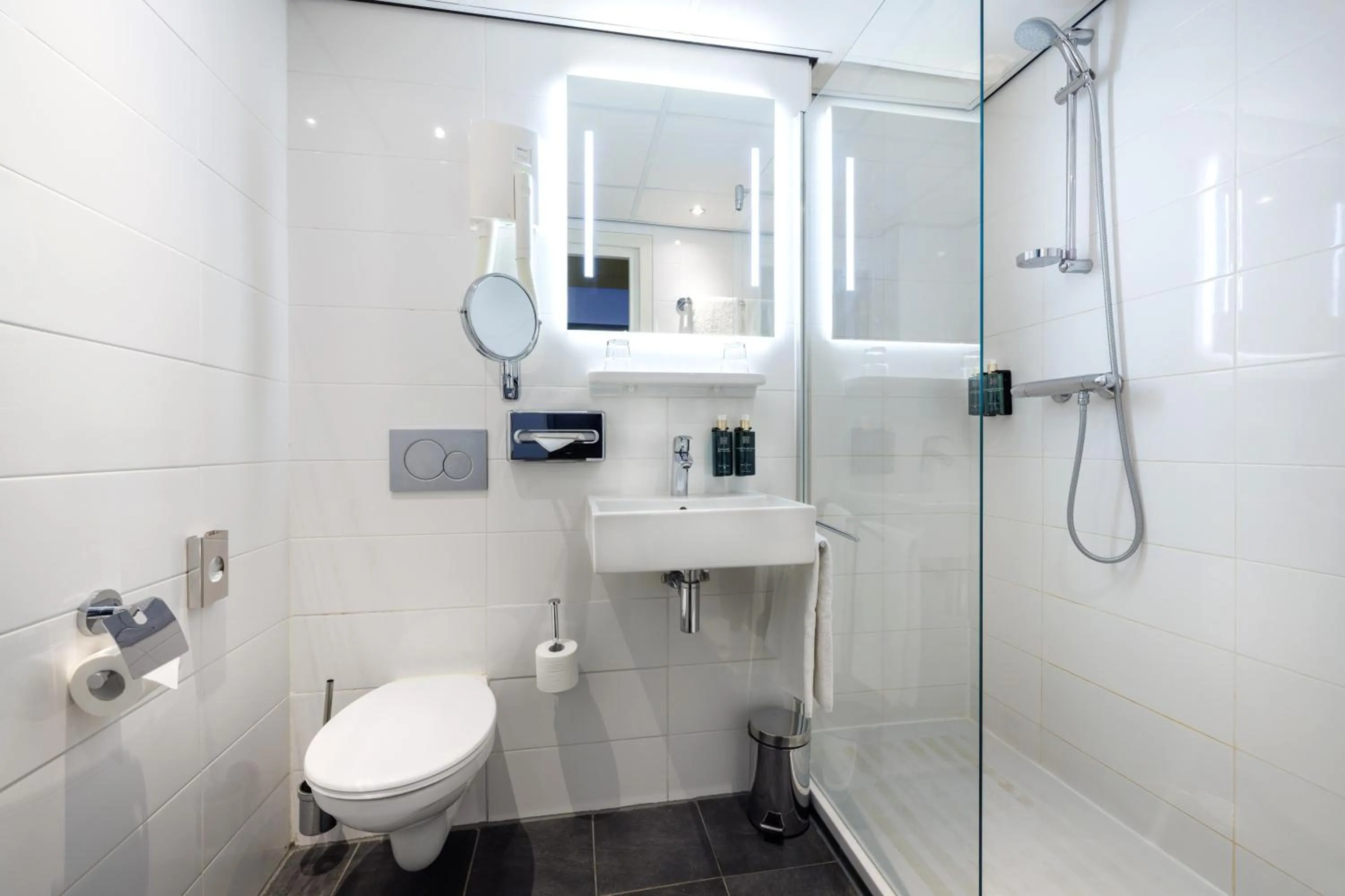 Shower in Hotel Die Port van Cleve