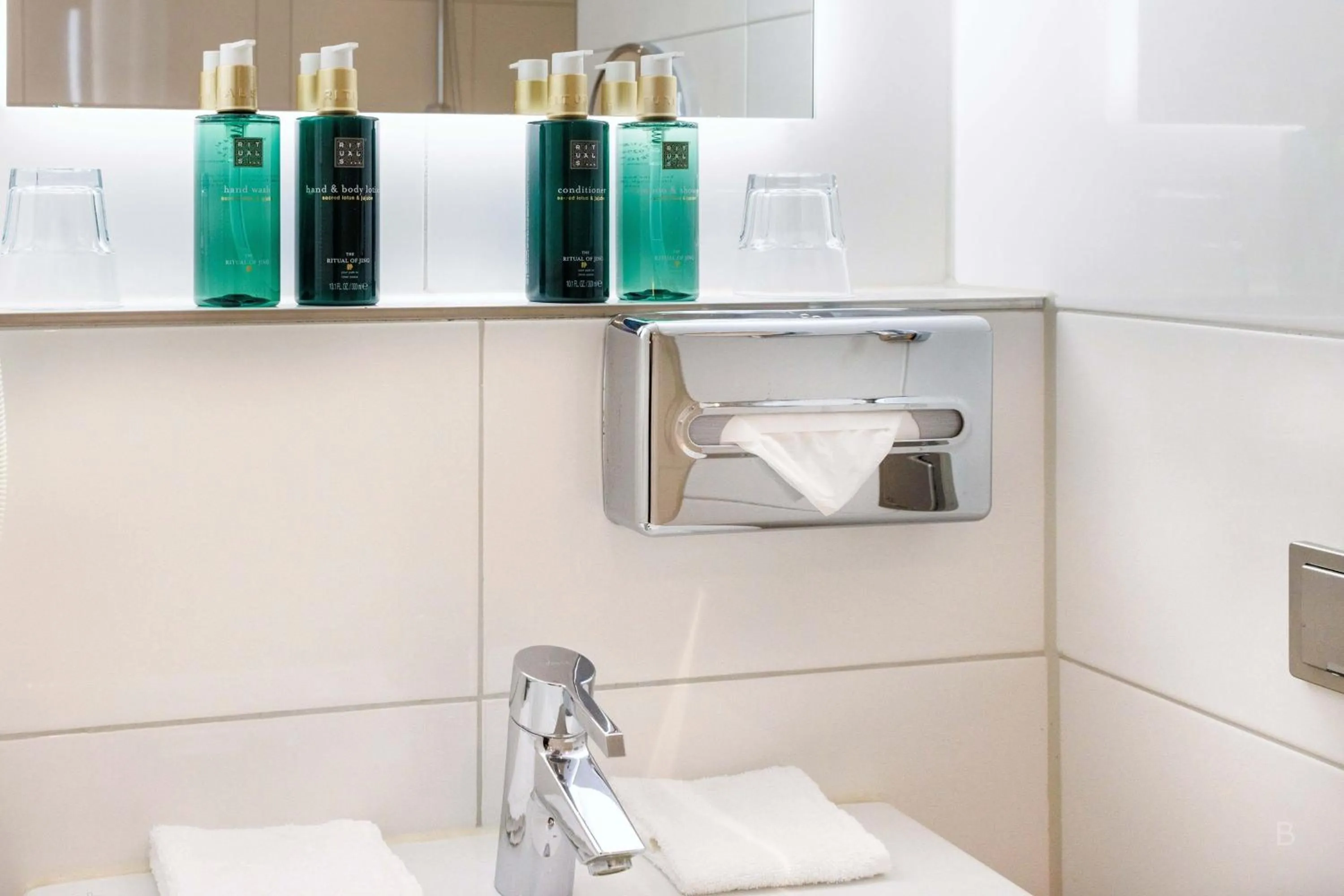 Bathroom in Hotel Die Port van Cleve