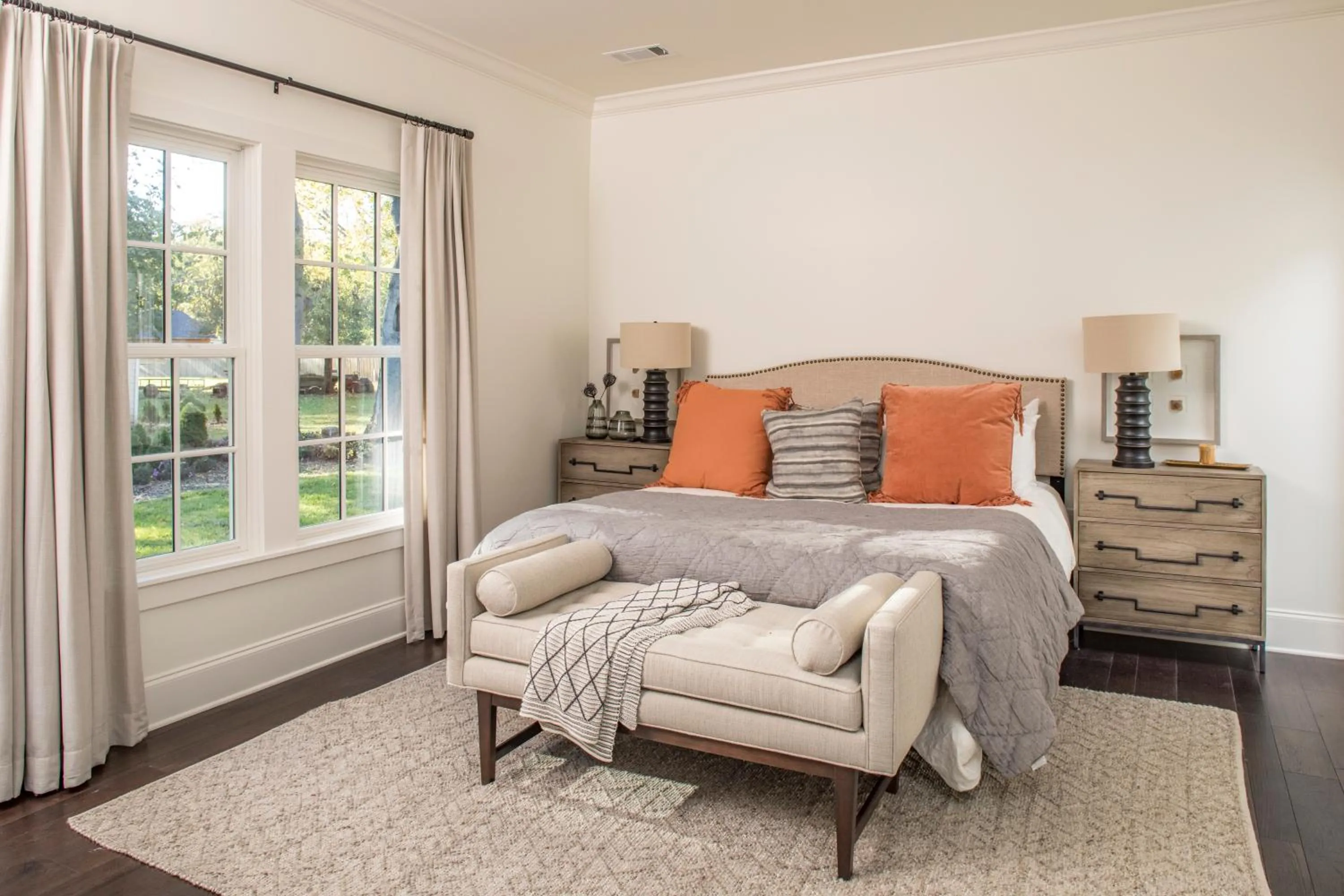 Bed in The Louis Hotel