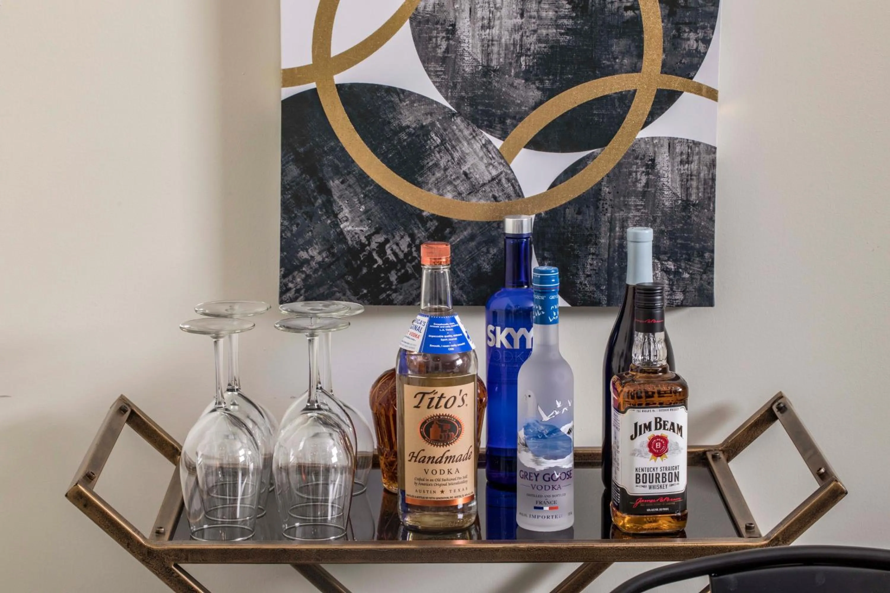 Food and drinks in The Louis Hotel