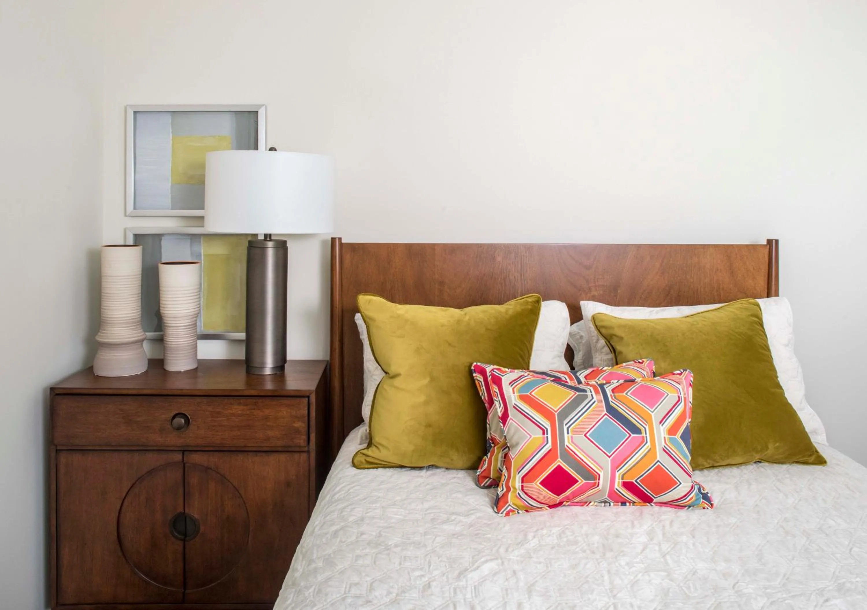 Bed in The Louis Hotel