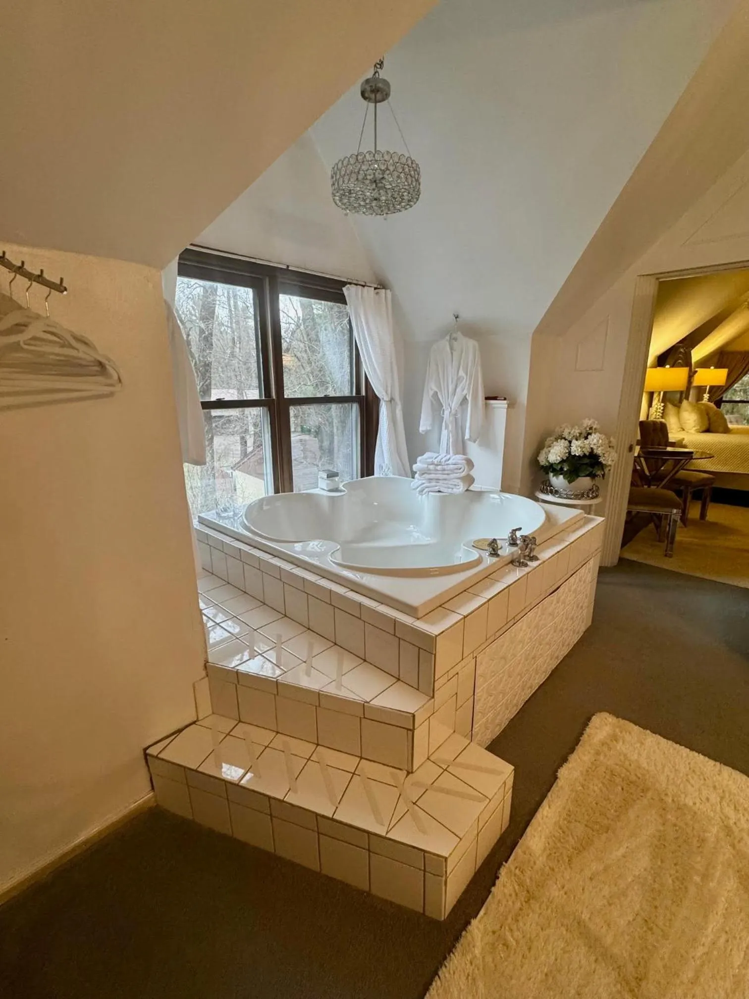 Bathroom, Bed in Otter Creek Eau Claire Altoona