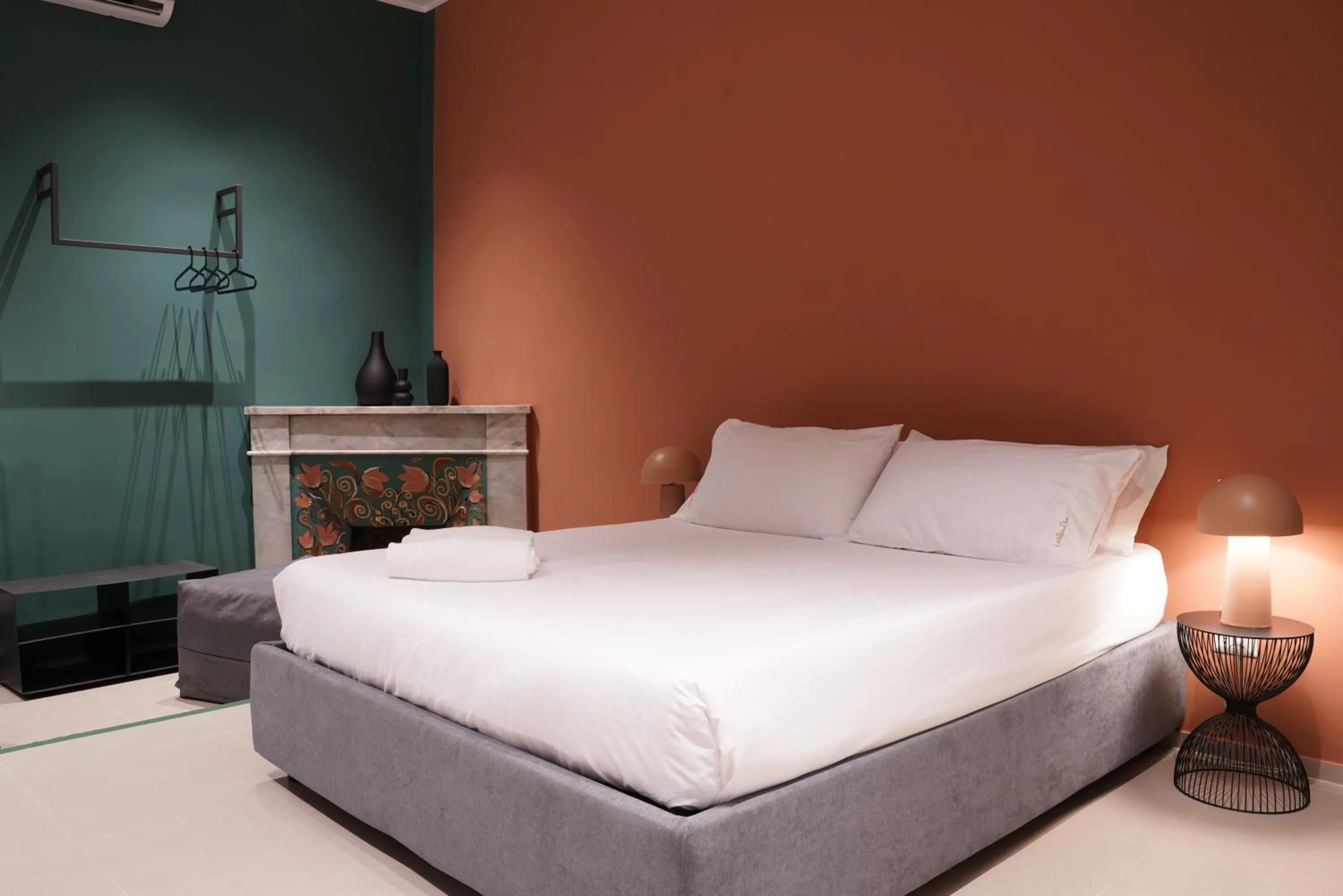 Photo of the whole room, Bed in La Regina del Duomo Catania Centro