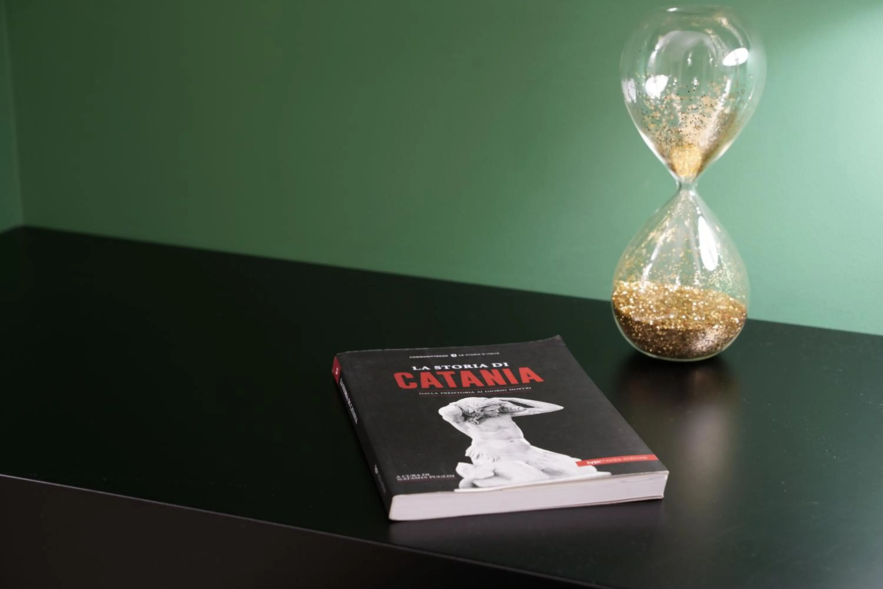 Library in La Regina del Duomo Catania Centro