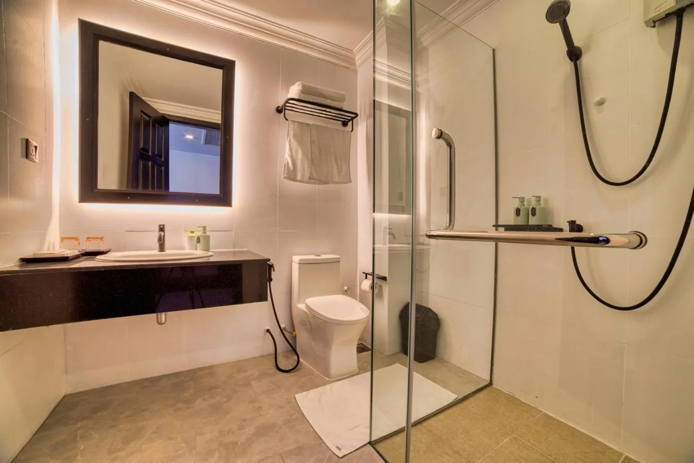 Shower in Bodee Corner