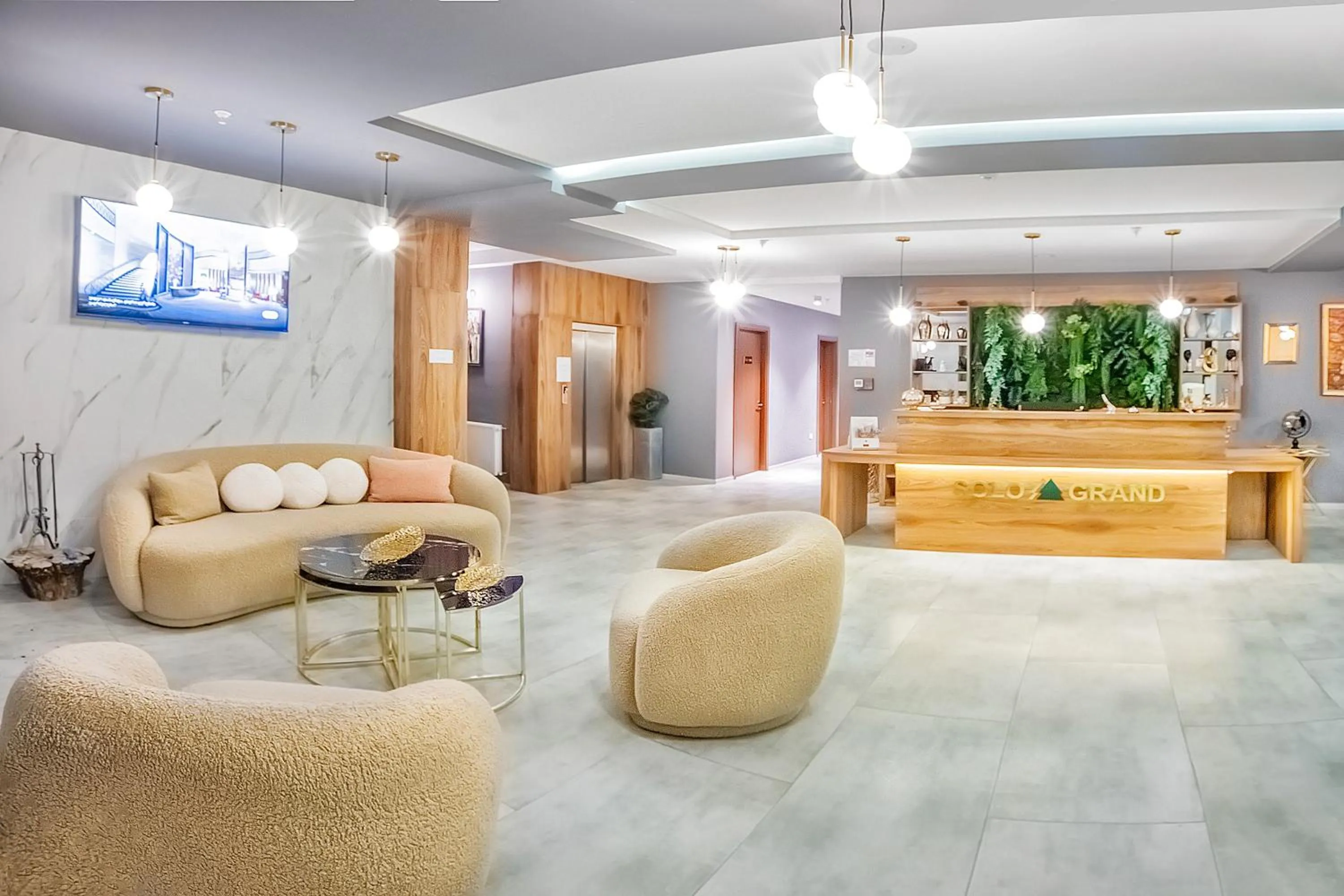 Living room in Solo Grand Boshuri Hotel Wellness Resort